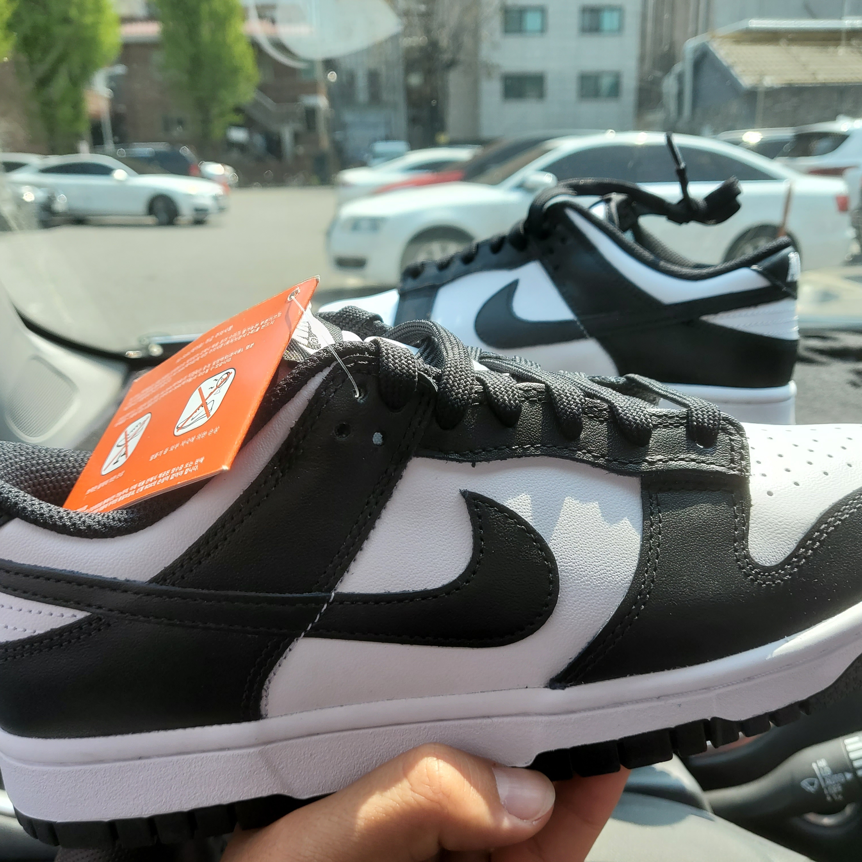 (W) Nike Dunk Low Black 착용 스타일 - 1