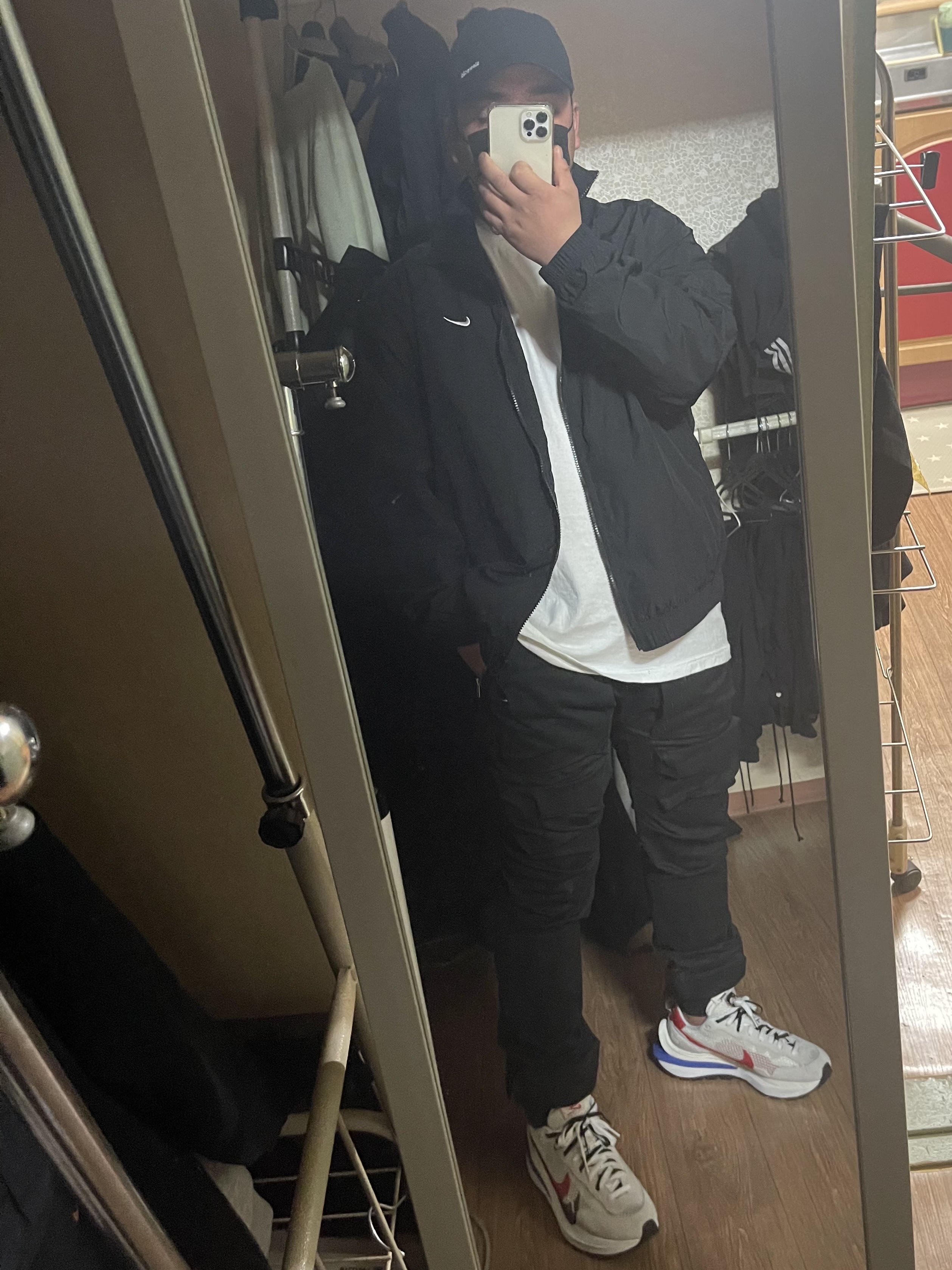 Nike M NRG Track Jacket Black, Nike x Sacai VaporWaffle Royal Fuchsia 착용 스타일