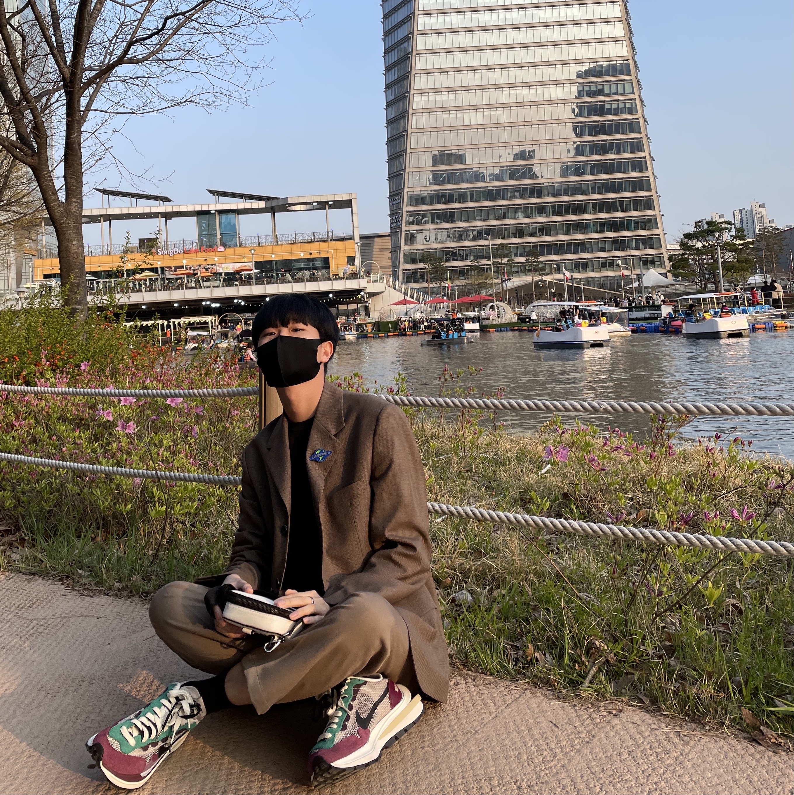 Nike x Sacai VaporWaffle String & Black Villain Red 착용 스타일