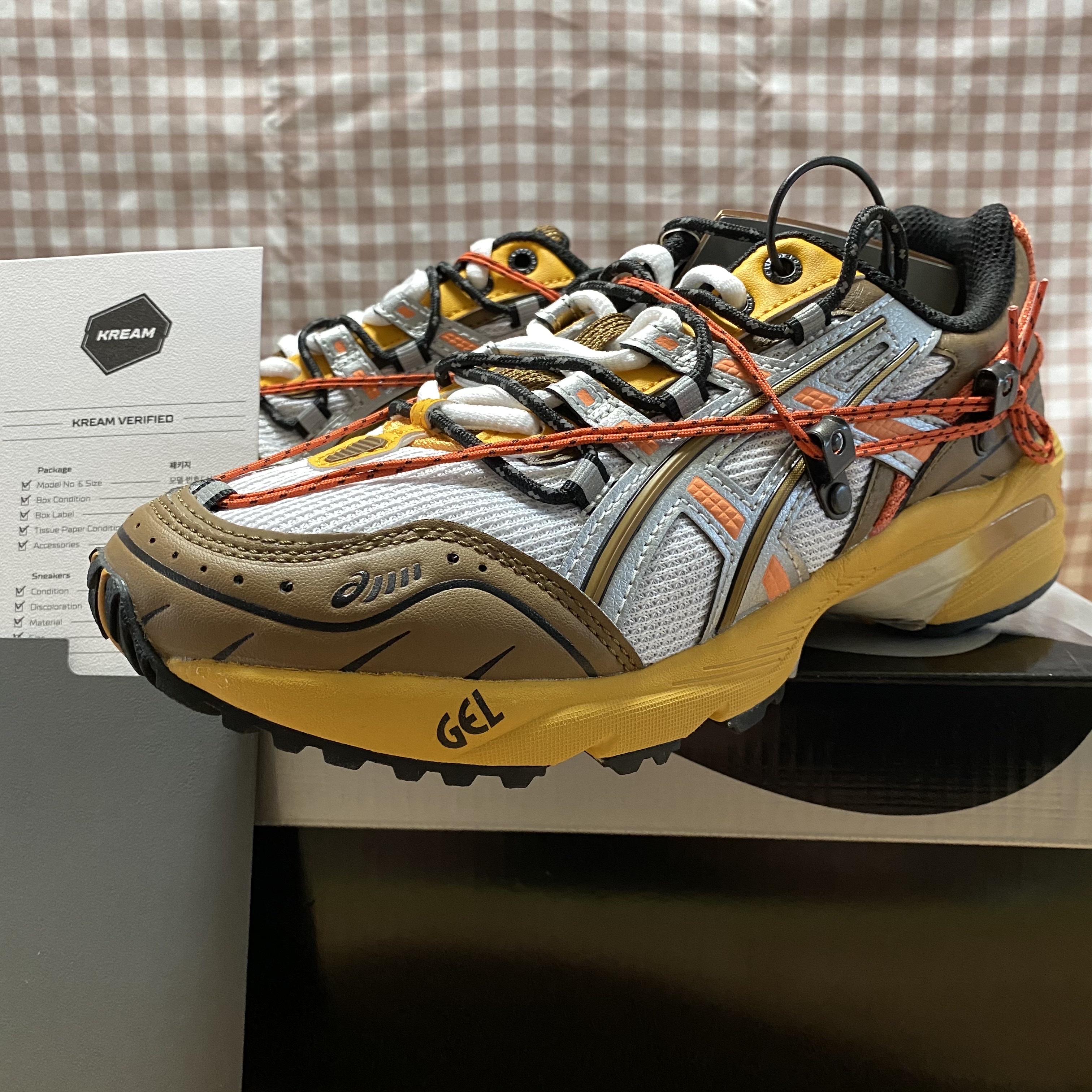 Asics x Andersson Bell Gel-1090 White Orange 착용 스타일