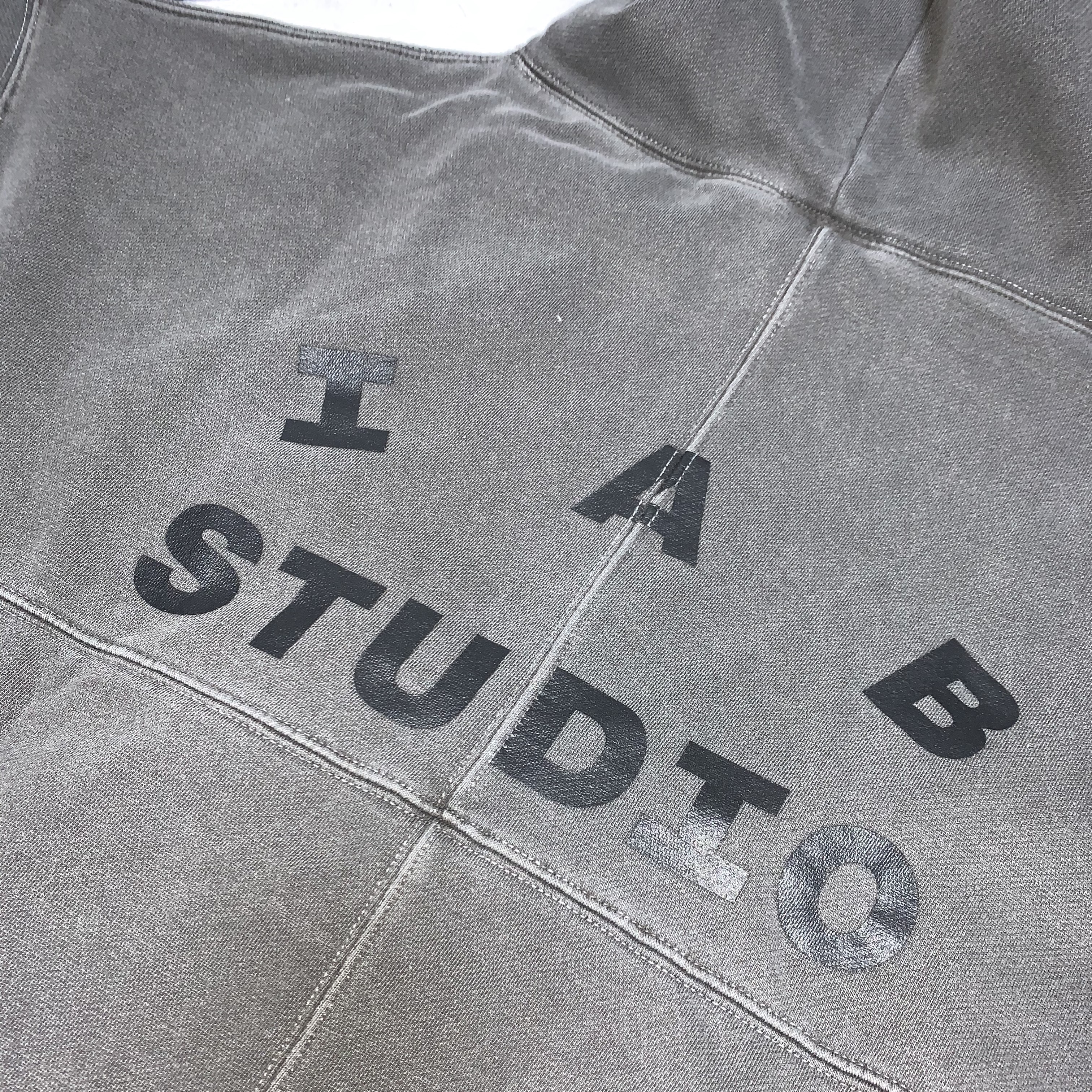 IAB Studio Blocked Pigment Hoodie Black 착용 스타일 - 1