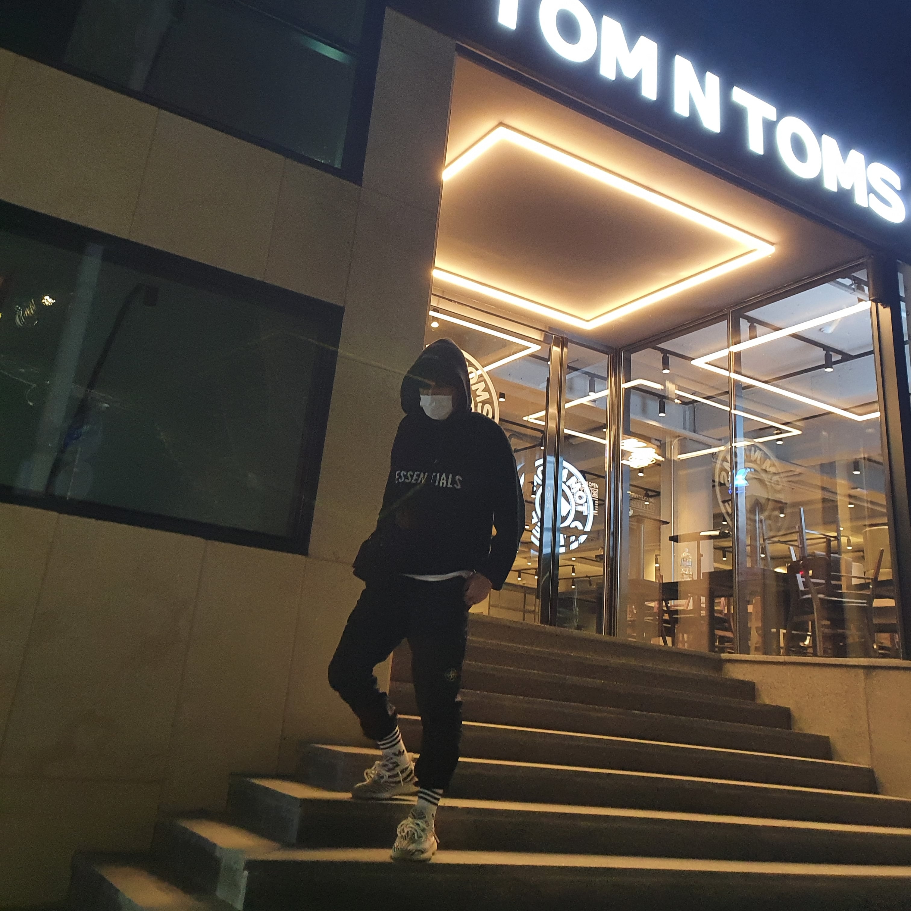 Essentials Knit Hoodie Black - 20FW, Adidas Yeezy Boost 350 V2 Zebra 2017/2019/2020 착용 스타일