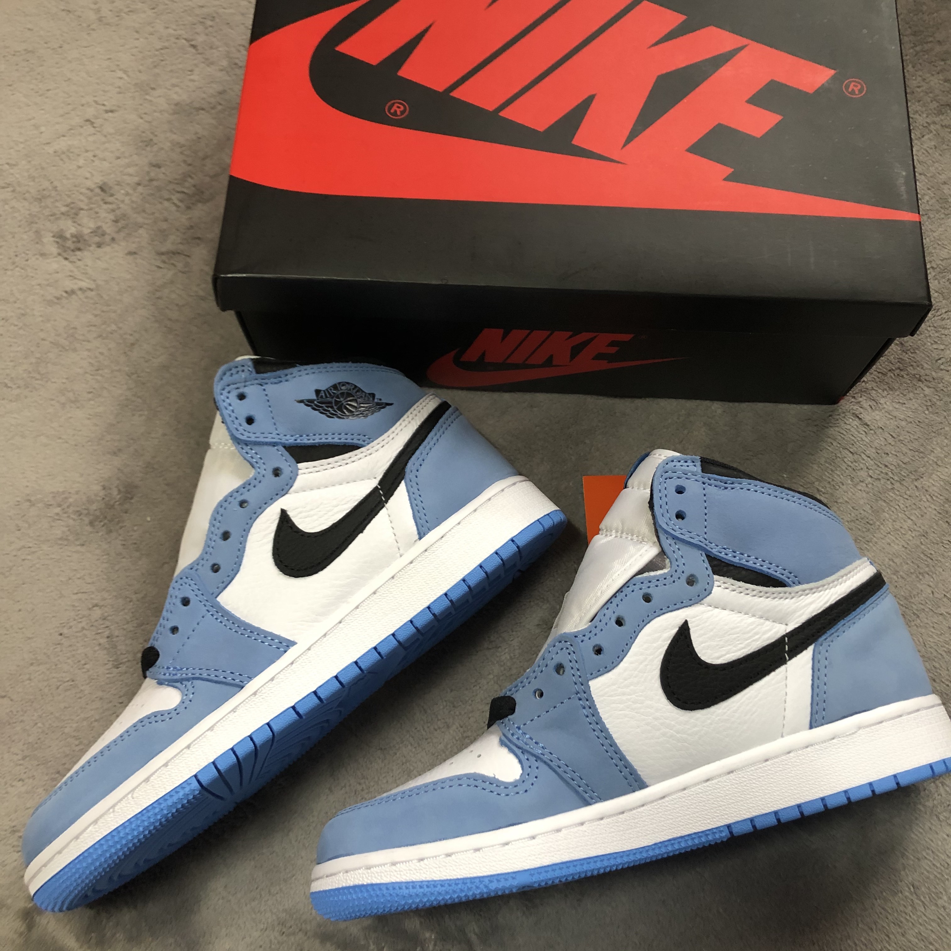 (GS) Jordan 1 Retro High OG University Blue 착용 스타일 - 1