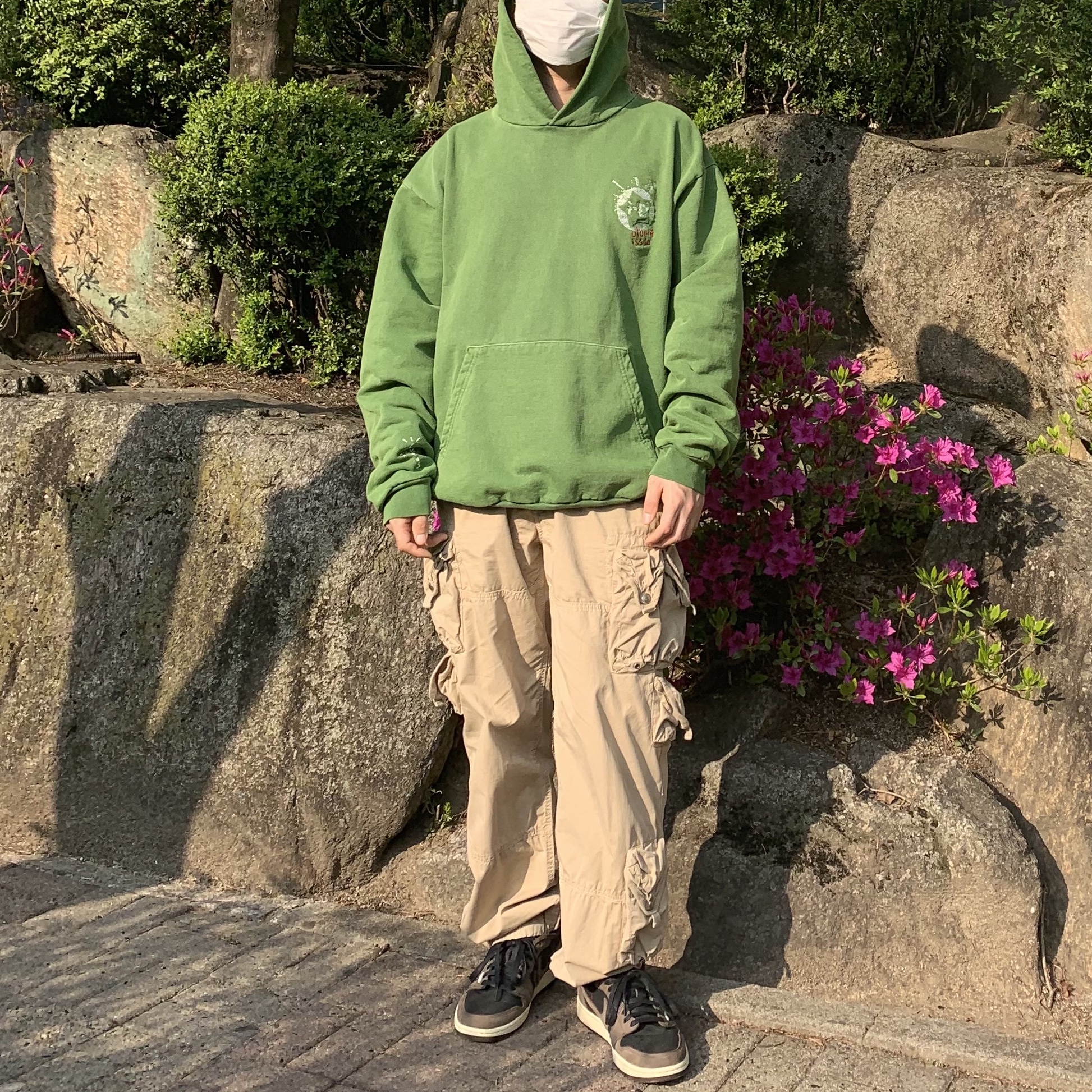 Jordan 1 x Travis Scott Retro Low OG SP Mocha 착용 스타일 - 2