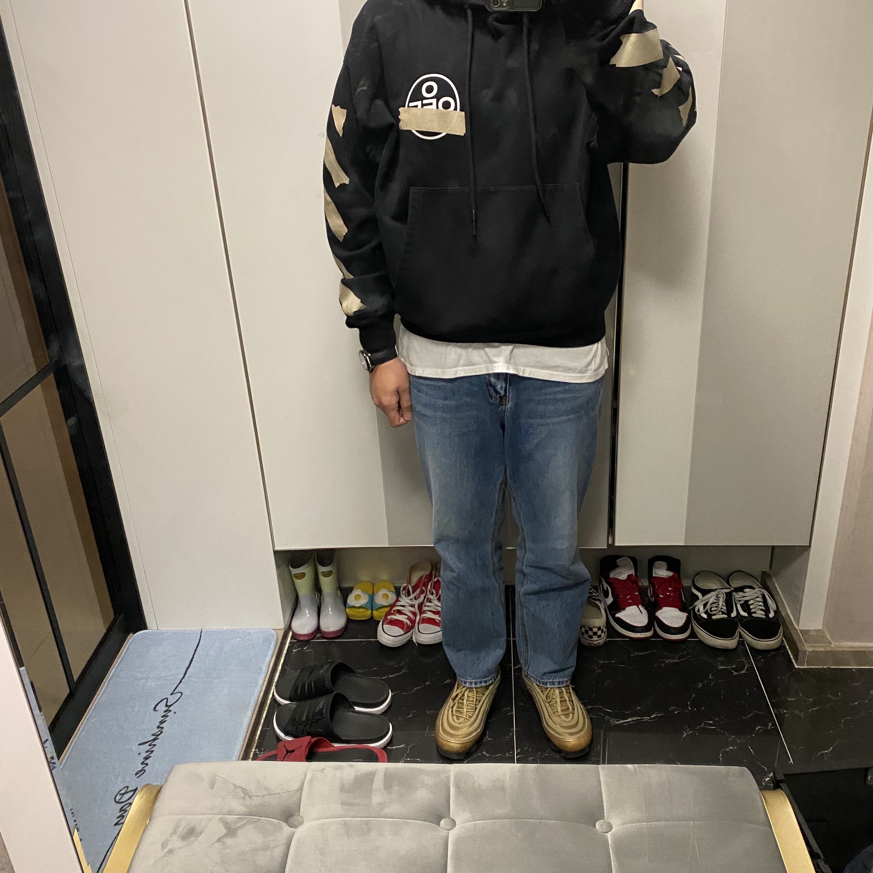 Nike Air VaporMax 97 Metallic Gold, (GS) Jordan 1 Retro High OG Bloodline 착용 스타일 - 1