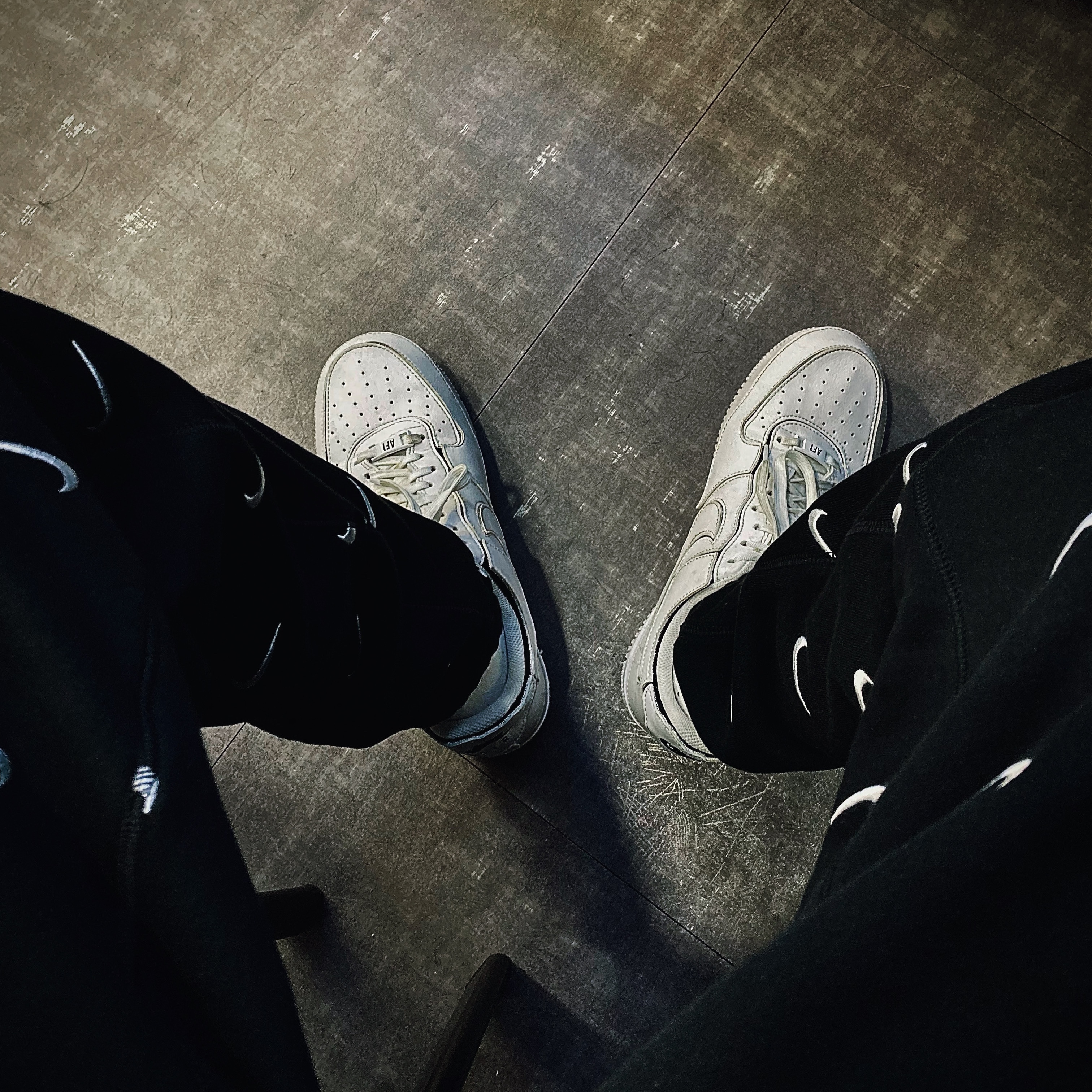 Nike Air Force 1/1 Cosmic Clay, Nike NRG Swoosh Logo Pants Black 착용 스타일