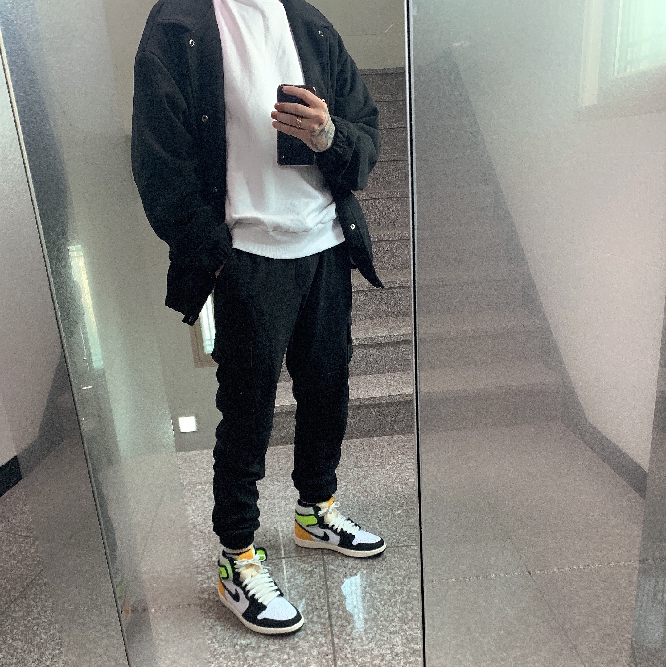 Jordan 1 Retro High OG Volt Gold 착용 스타일 - 3