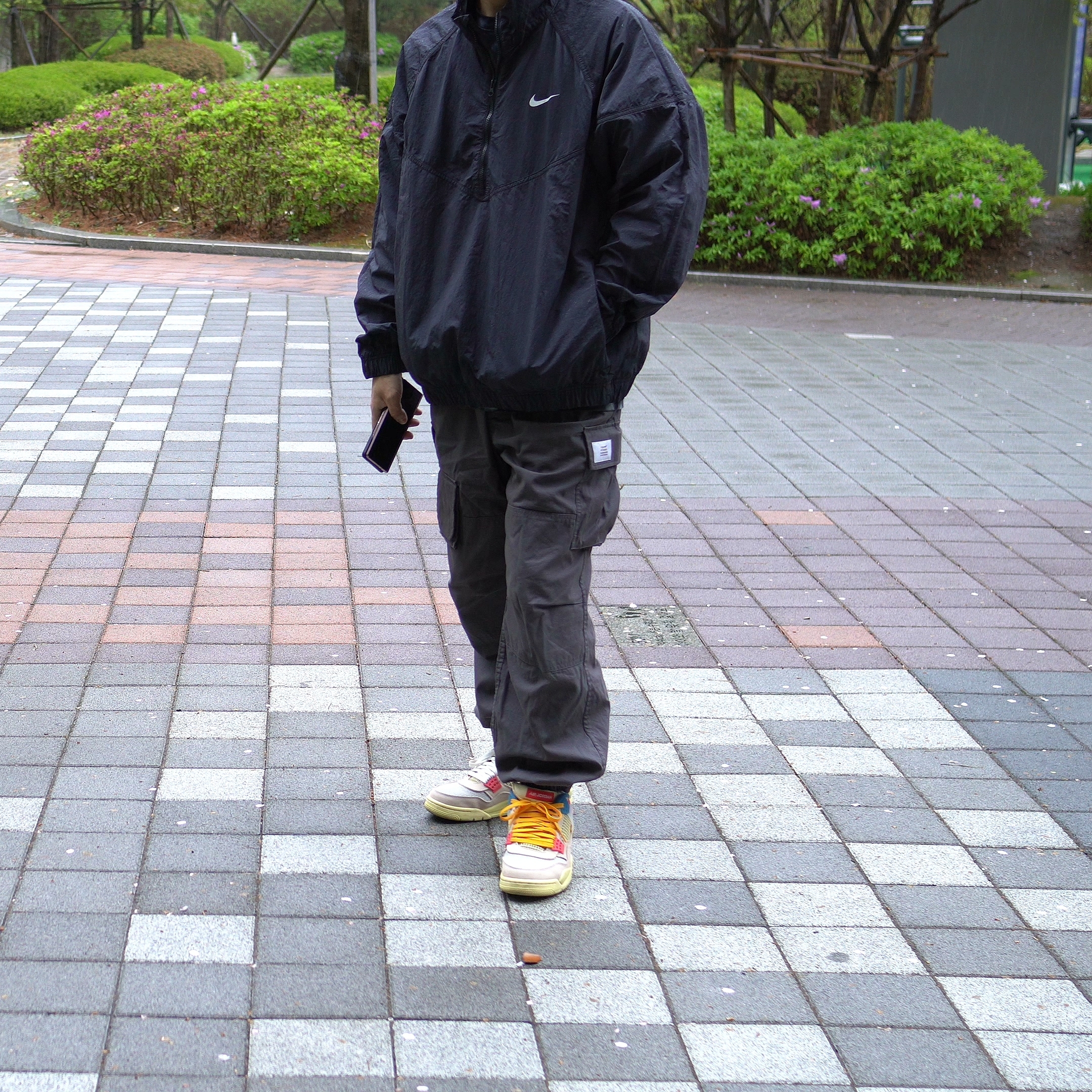 Nike x Stussy Windrunner Jacket Off Noir 착용 스타일 - 4