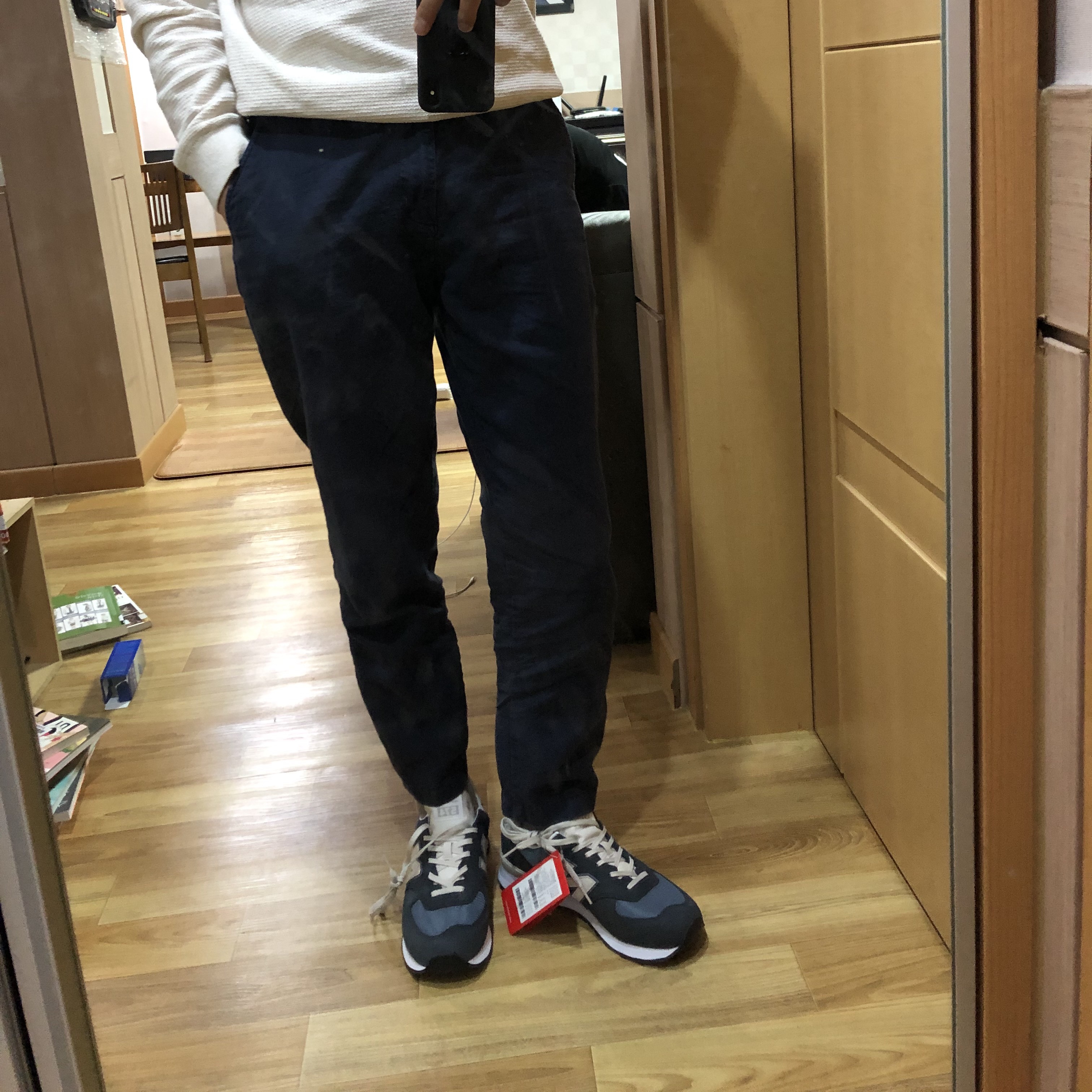 New Balance 574 Classic Navy 착용 스타일 - 2