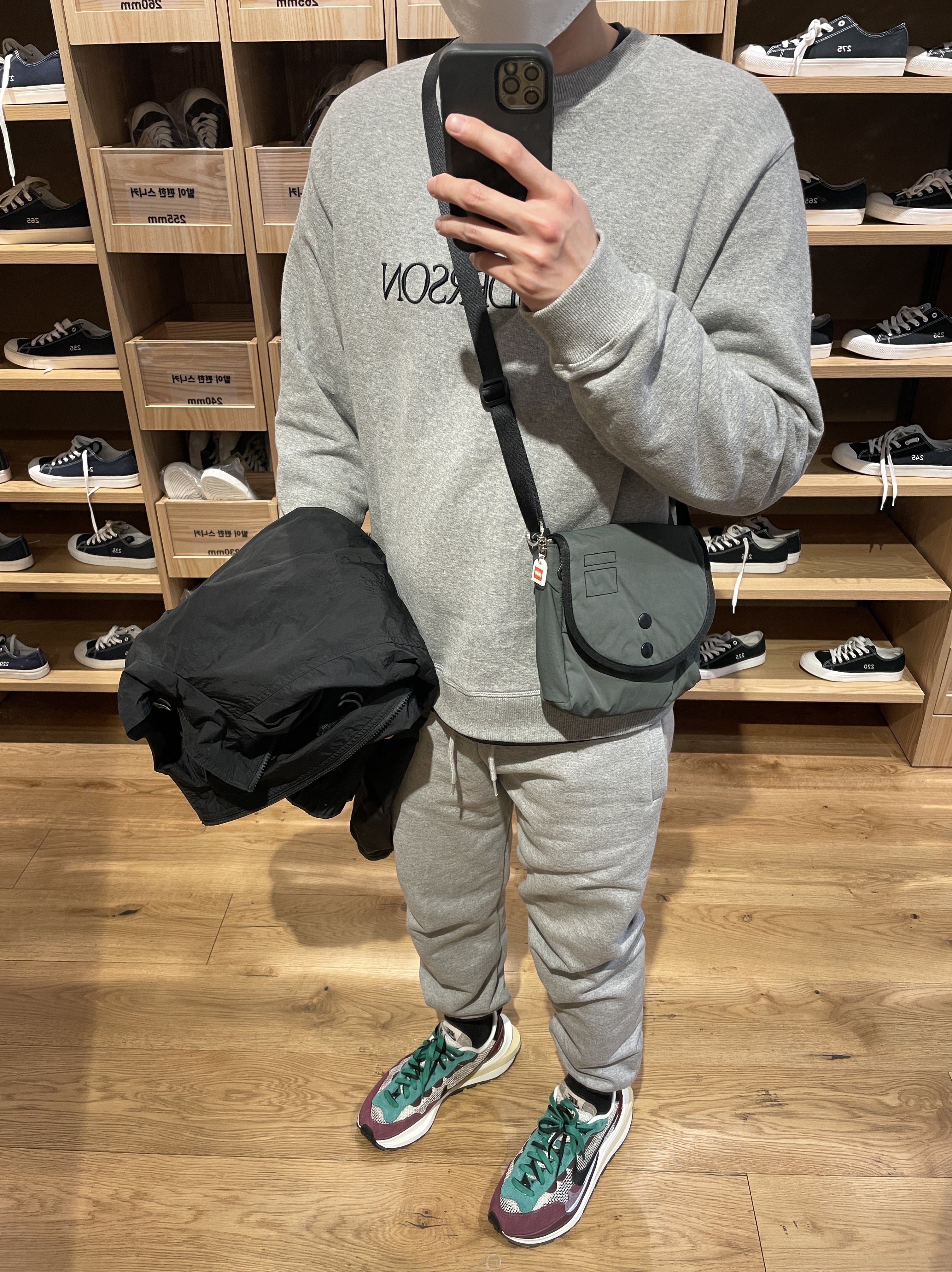 Nike x Sacai VaporWaffle String & Black Villain Red 착용 스타일