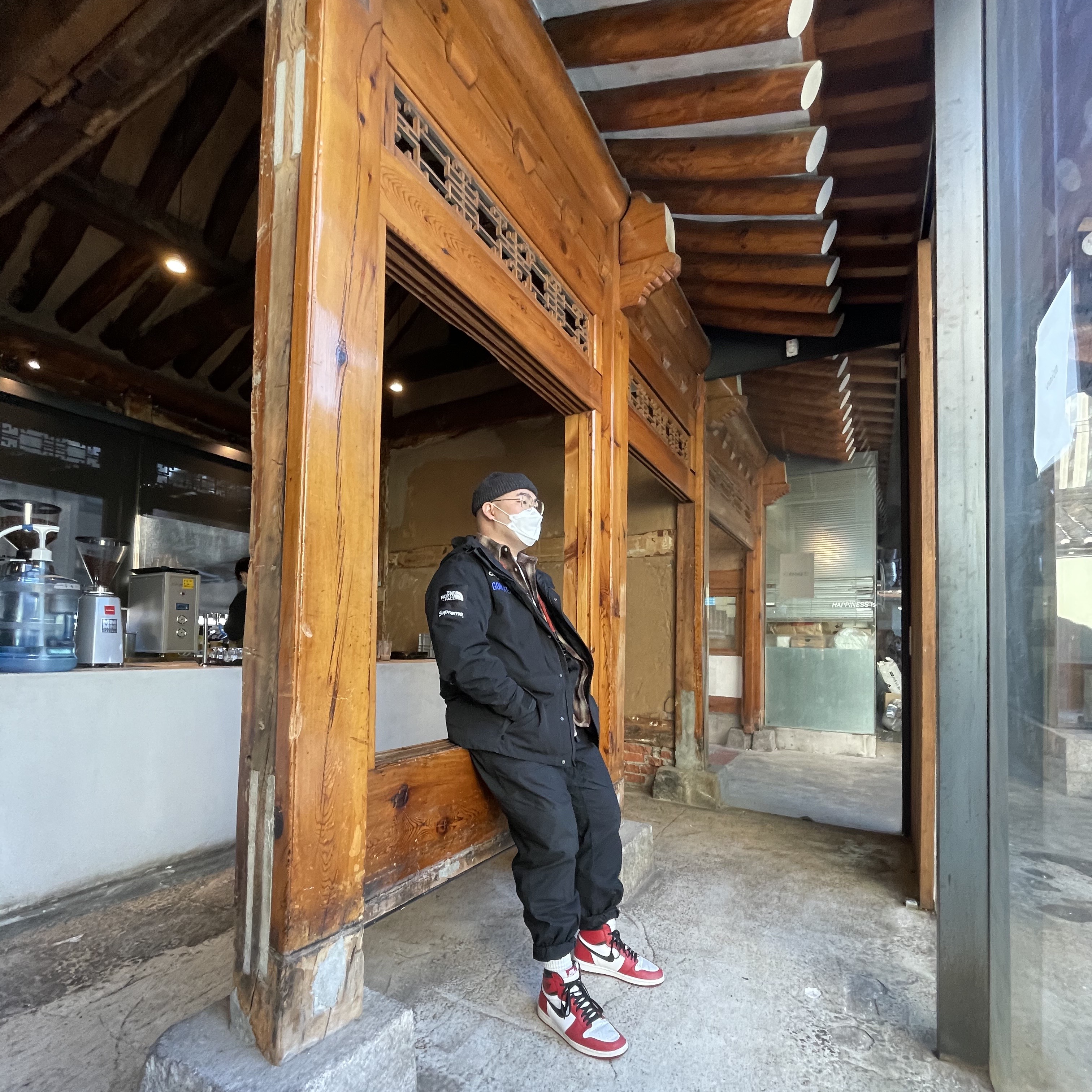 Jordan 1 Retro High OG Chicago 2015, Supreme x The North Face Expedition Jacket Black - 18FW 착용 스타일