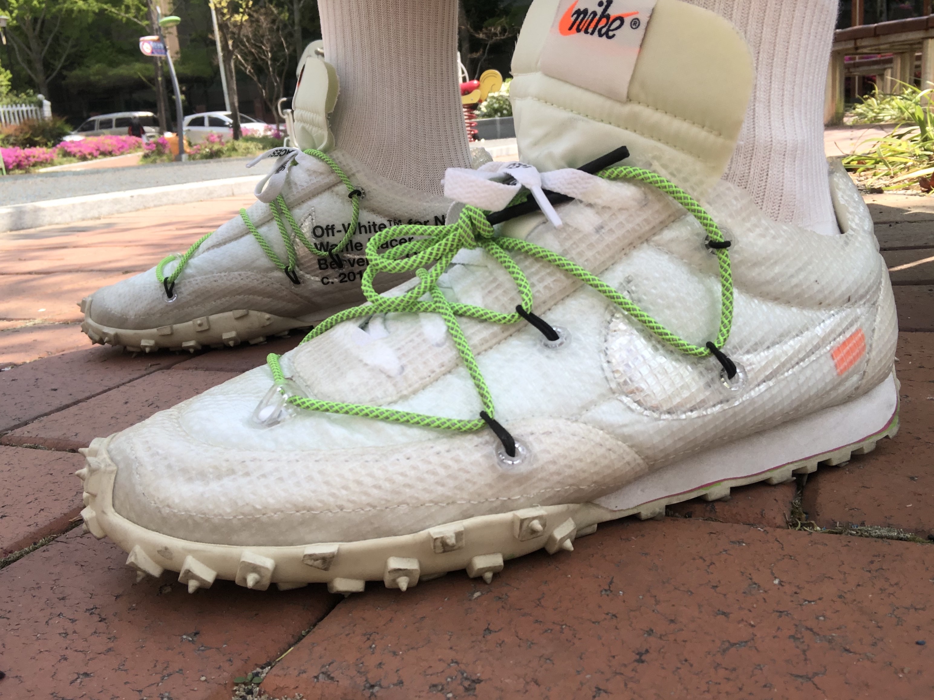(W) Nike x Off-White Waffle Racer White 착용 스타일