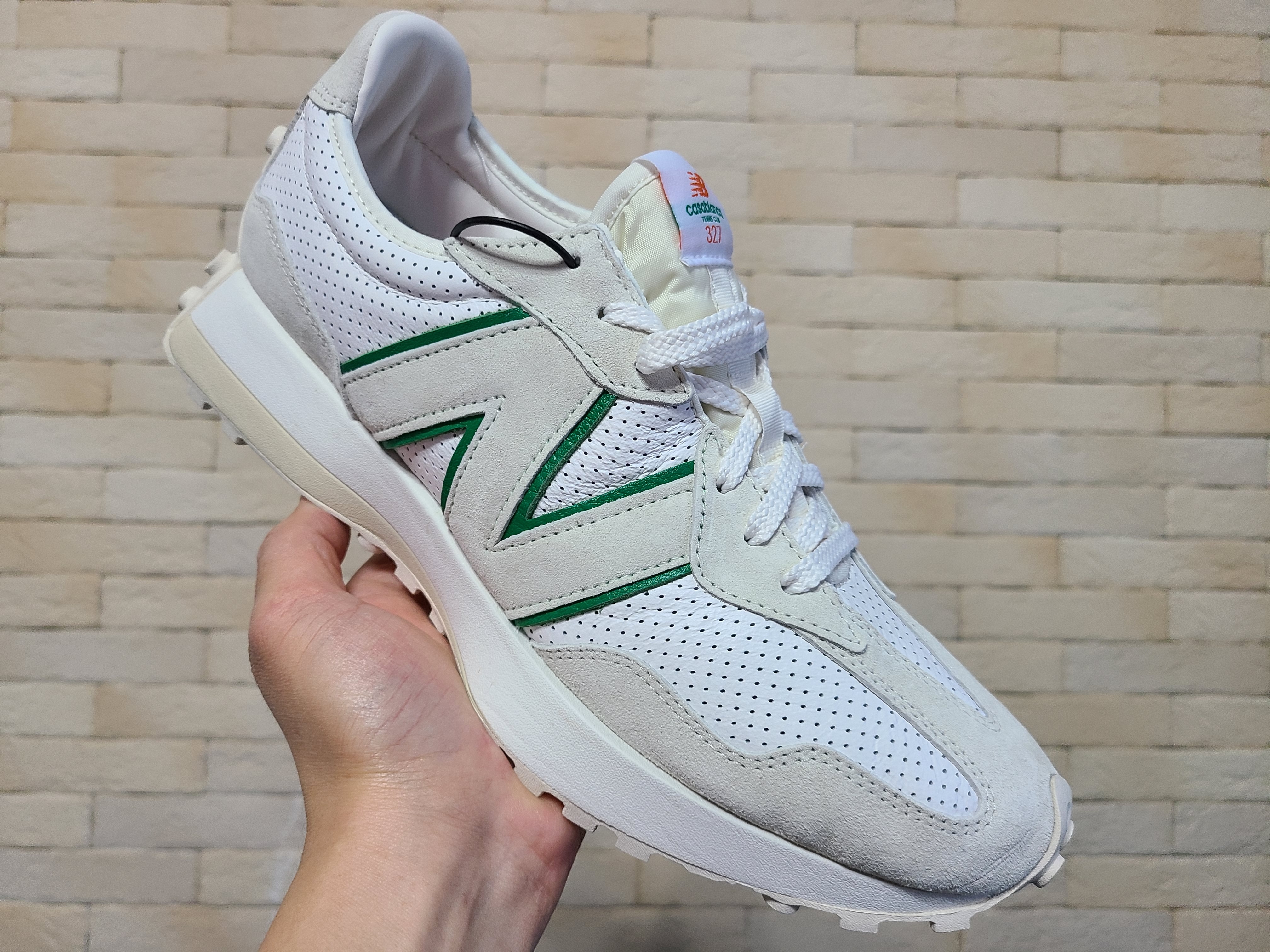 New Balance x Casablanca 327 Idealist Off White Green 착용 스타일 - 4