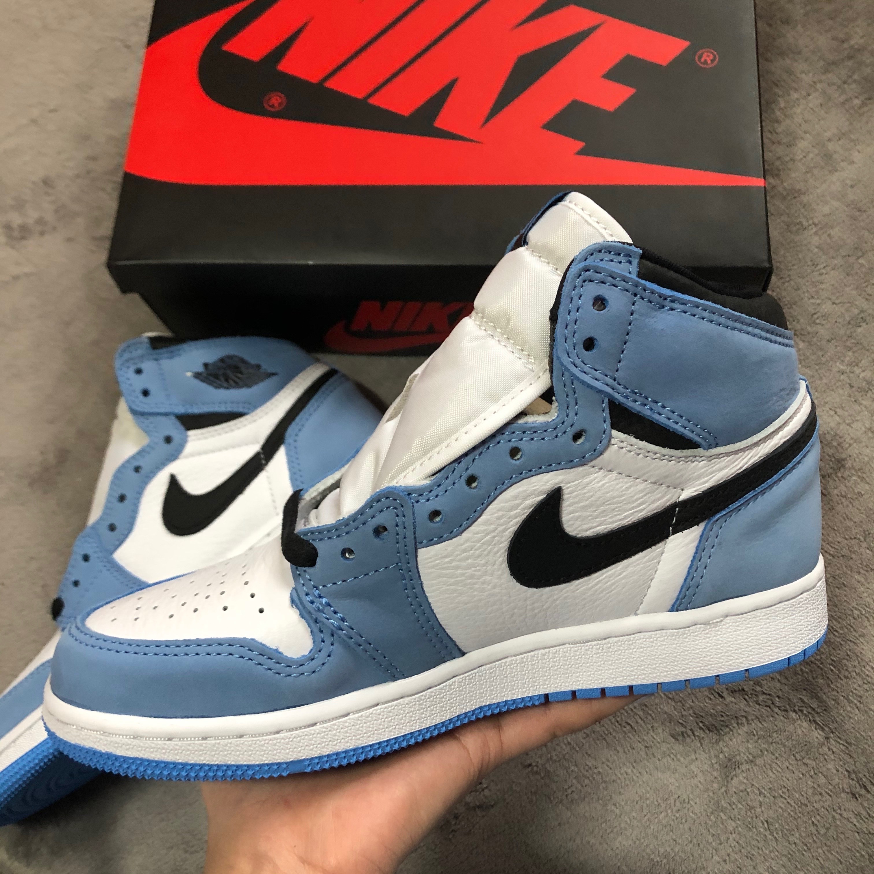 (GS) Jordan 1 Retro High OG University Blue 착용 스타일 - 2
