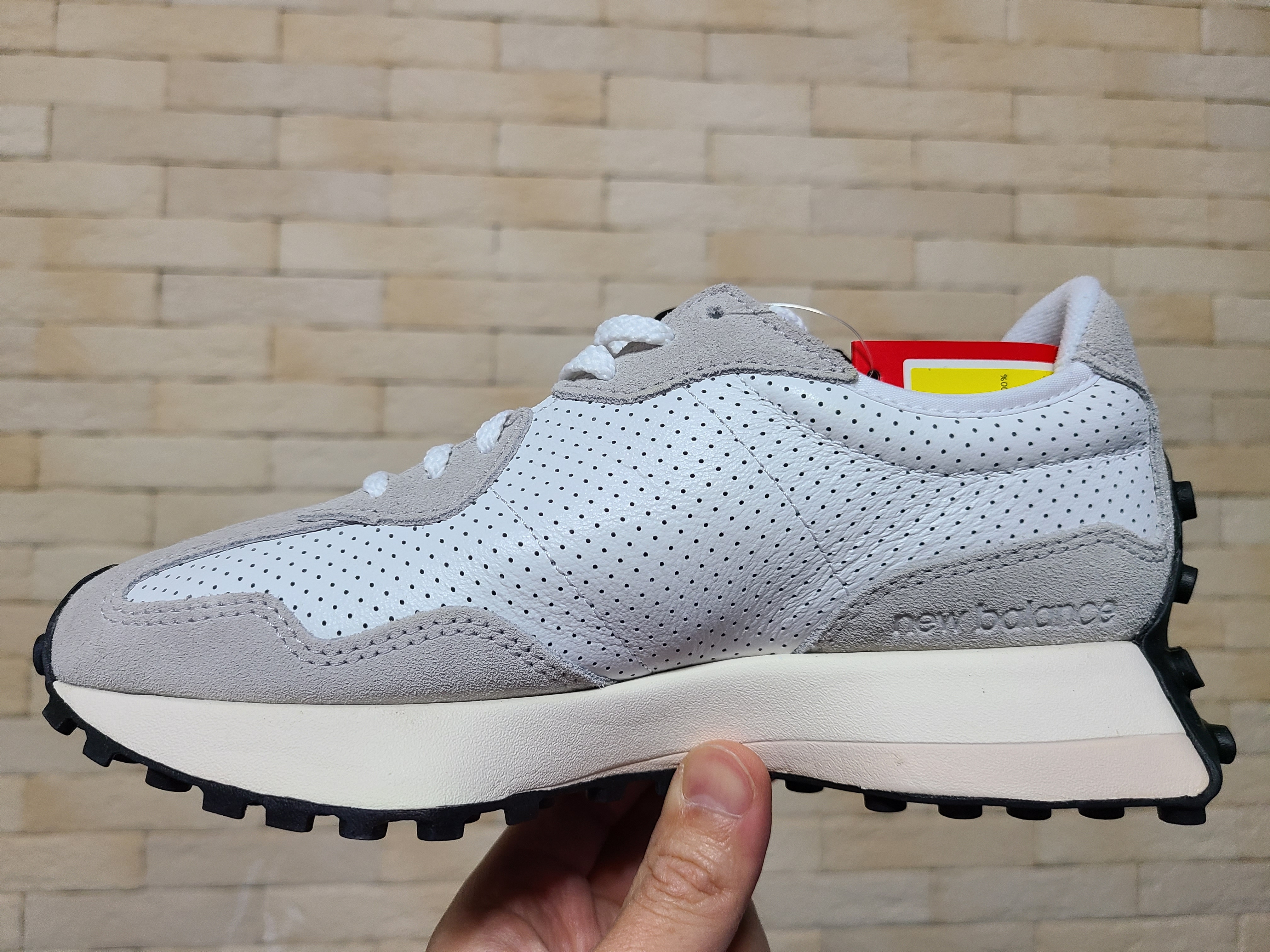 (W) New Balance 327 Grey Green - JD Sports Exclusive 착용 스타일 - 3