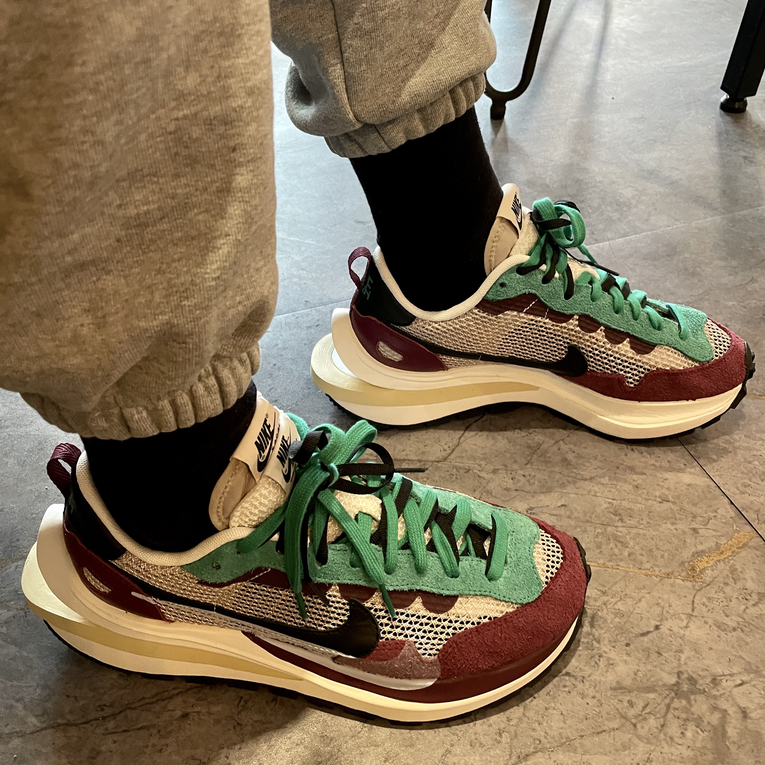 Nike x Sacai VaporWaffle String & Black Villain Red 착용 스타일 - 1