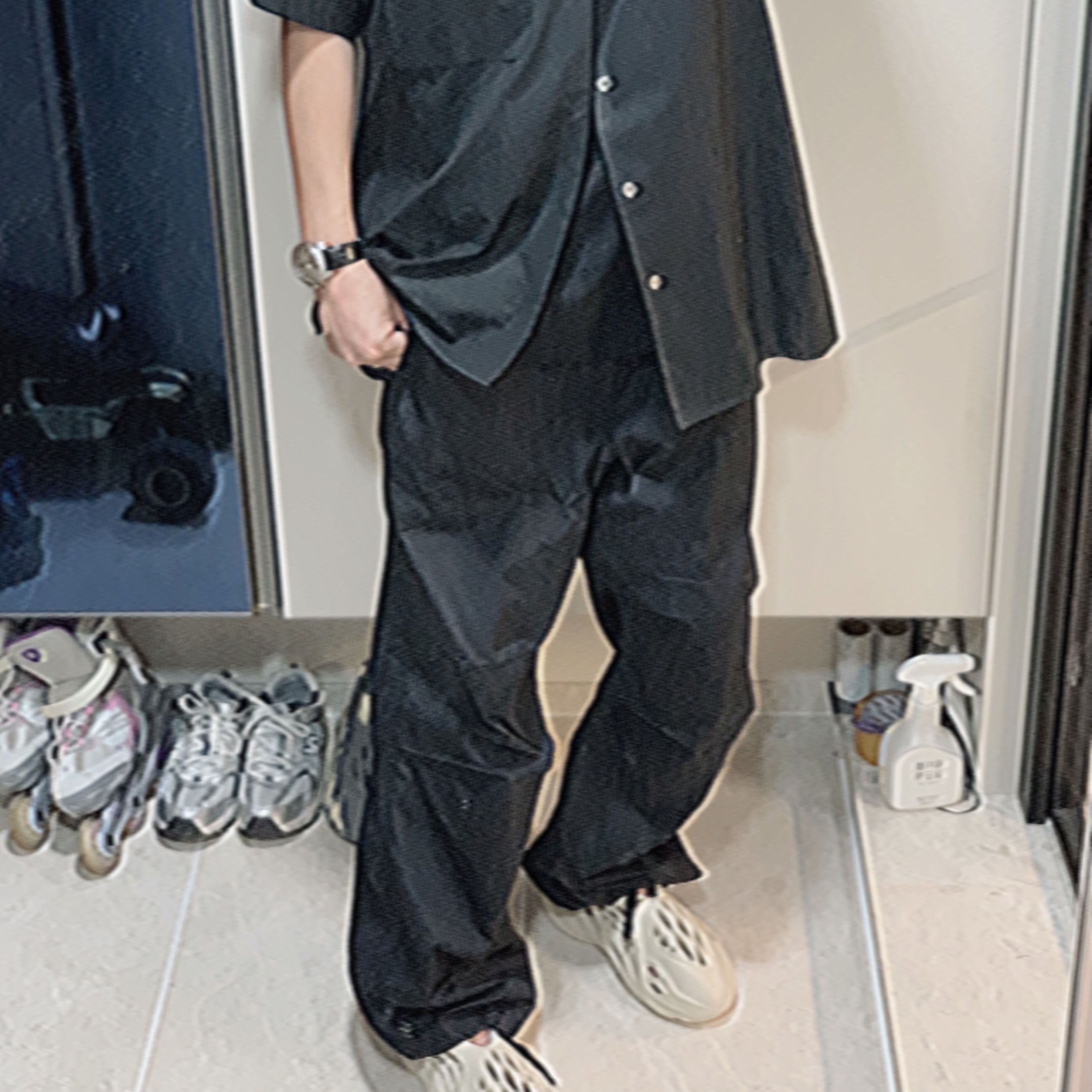 Adidas Yeezy Foam RNNR Sand 착용 스타일 - 2