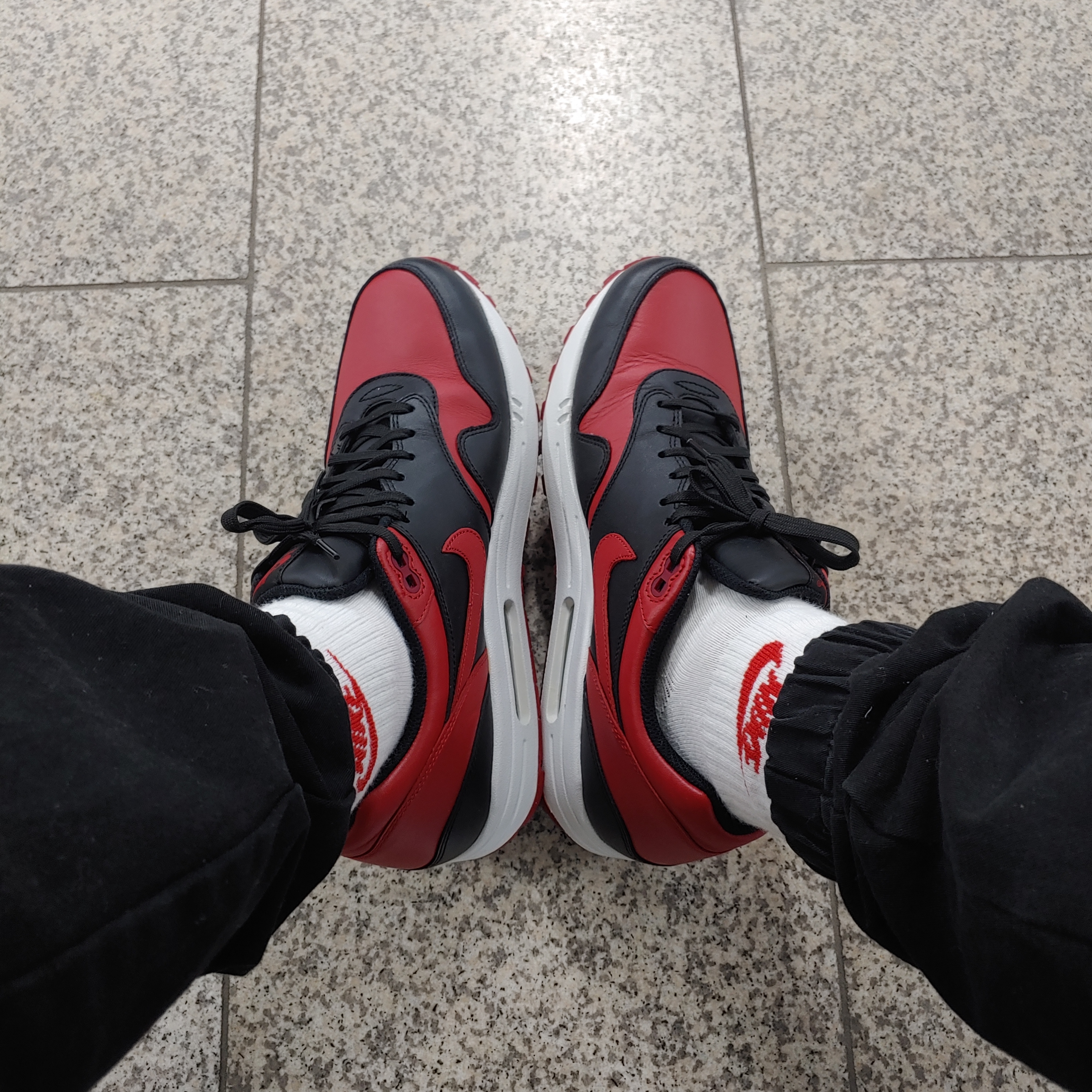 Nike Air Max 1 Bred 착용 스타일 - 1