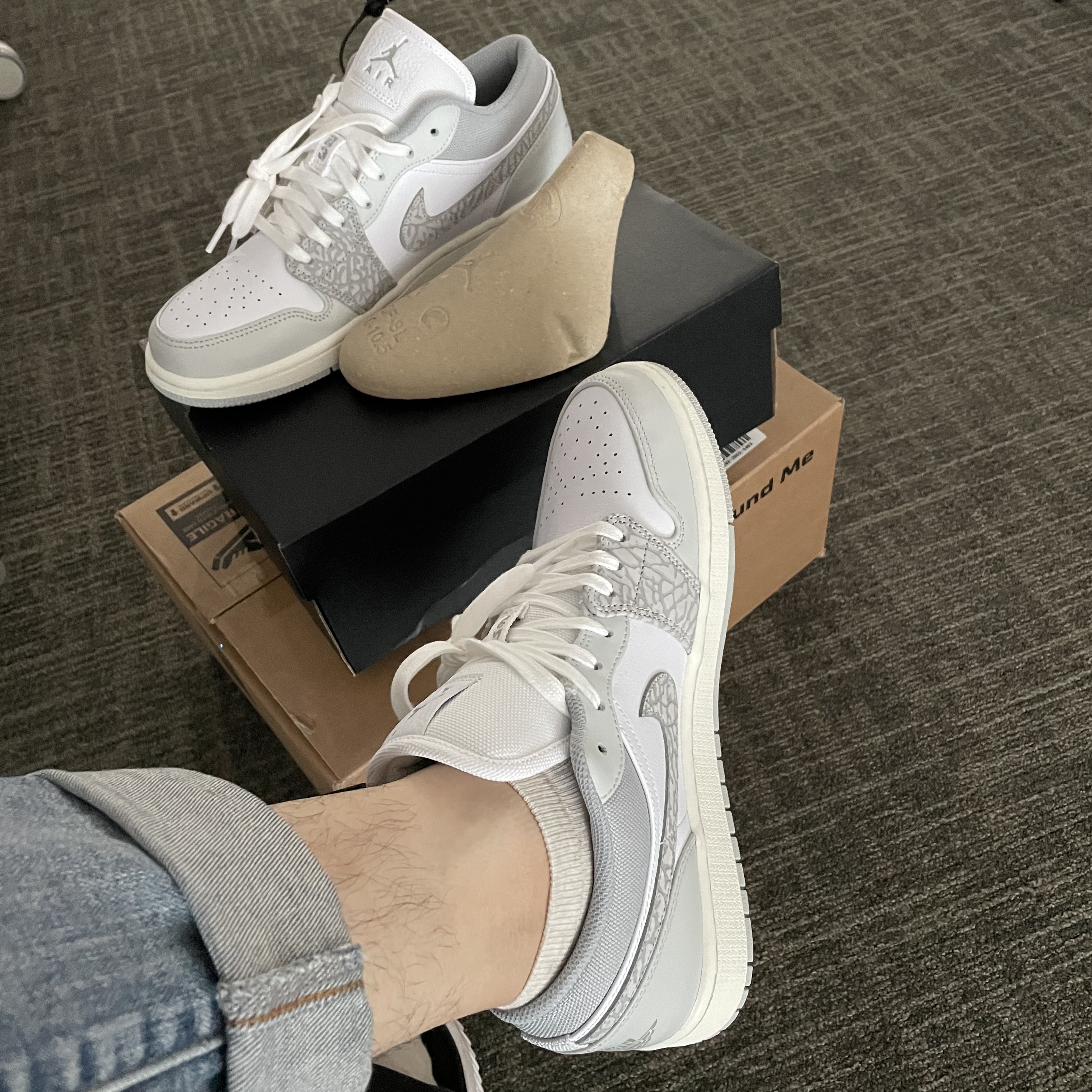Jordan 1 Low PRM Elephant Print 착용 스타일 - 3