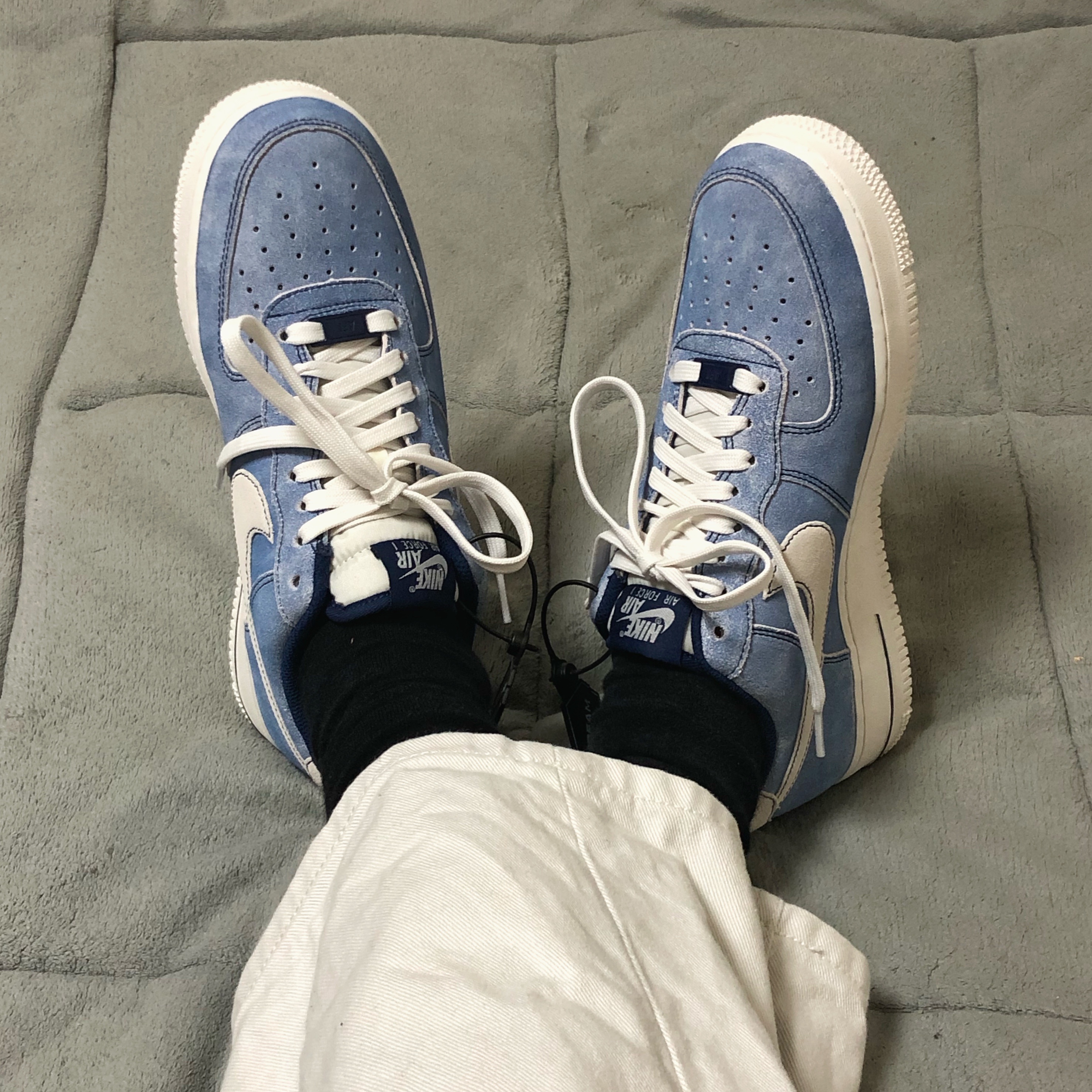 Nike Air Force 1 '07 LV8 Dusty Blue 착용 스타일