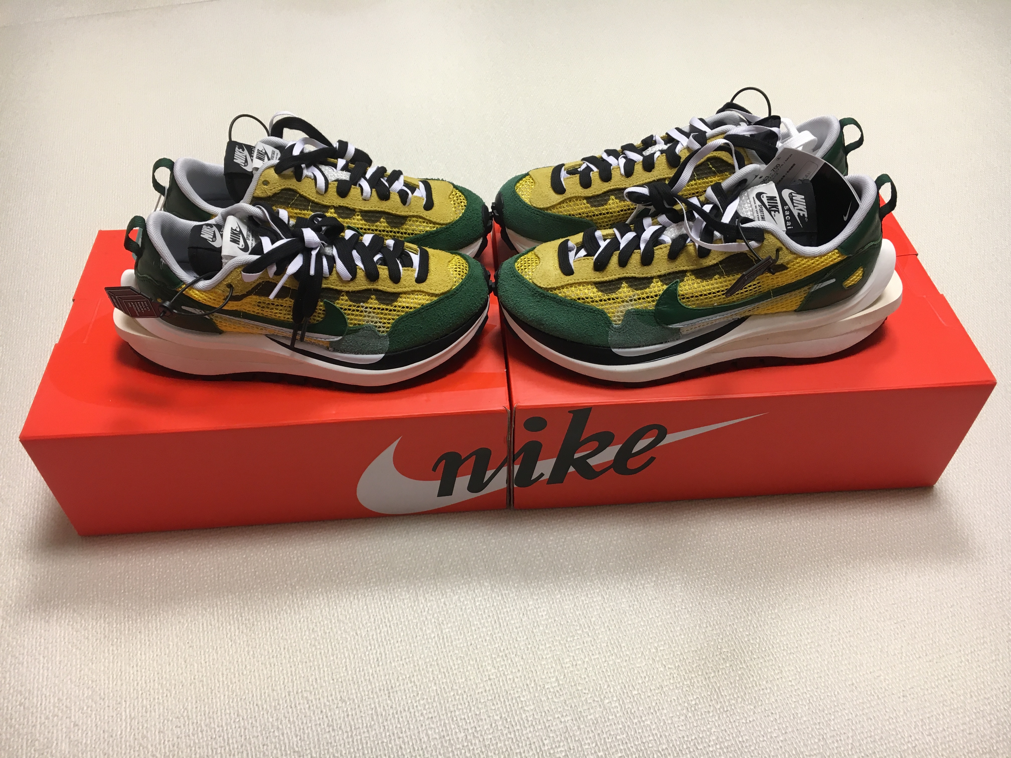 Nike x Sacai VaporWaffle Tour Yellow & Gorge Green Sail 착용 스타일