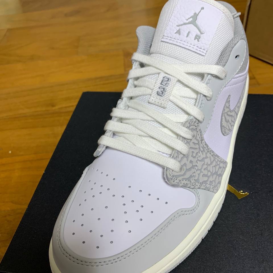 Jordan 1 Low PRM Elephant Print 착용 스타일 - 2