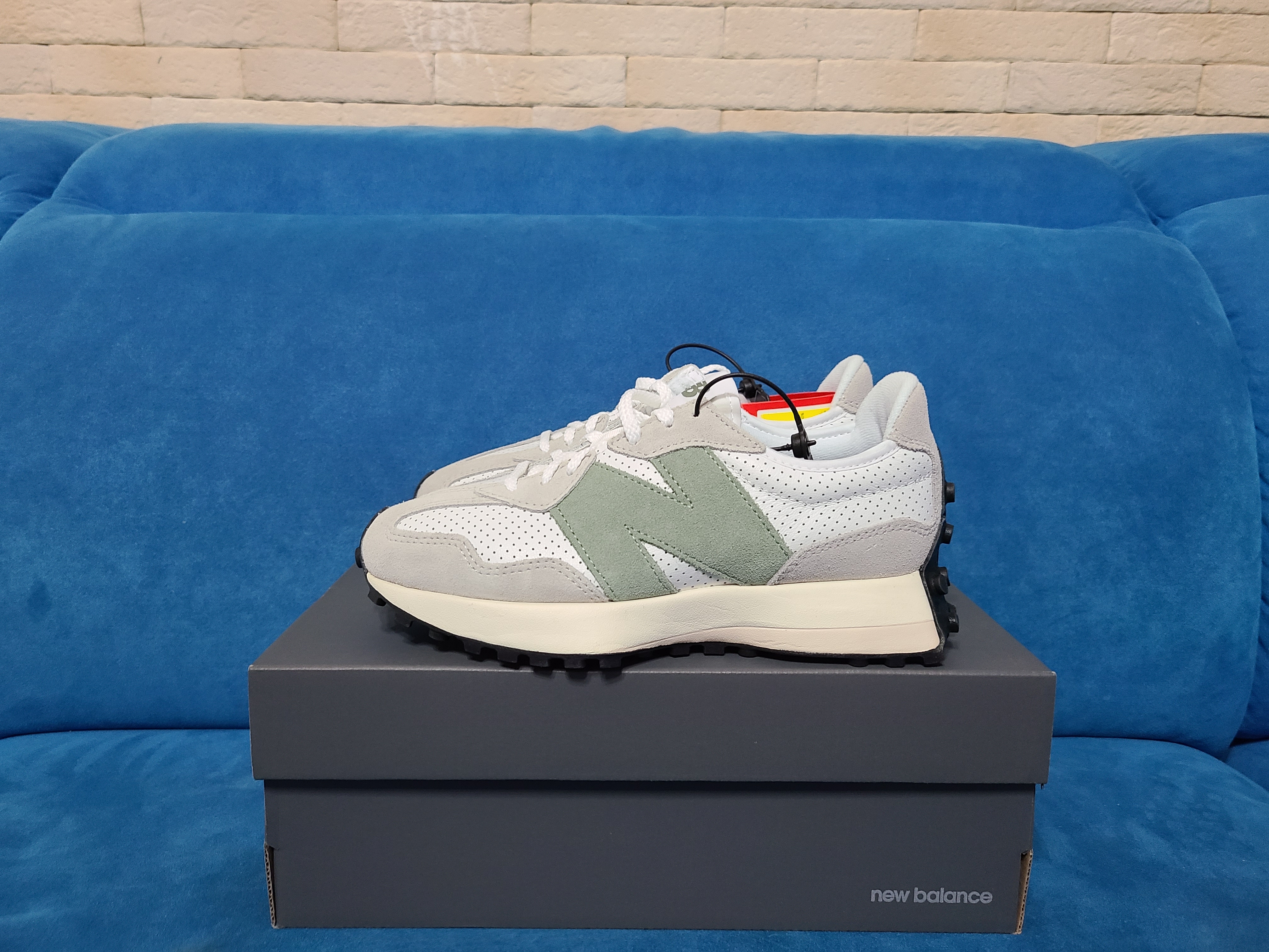 (W) New Balance 327 Grey Green - JD Sports Exclusive 착용 스타일 - 1
