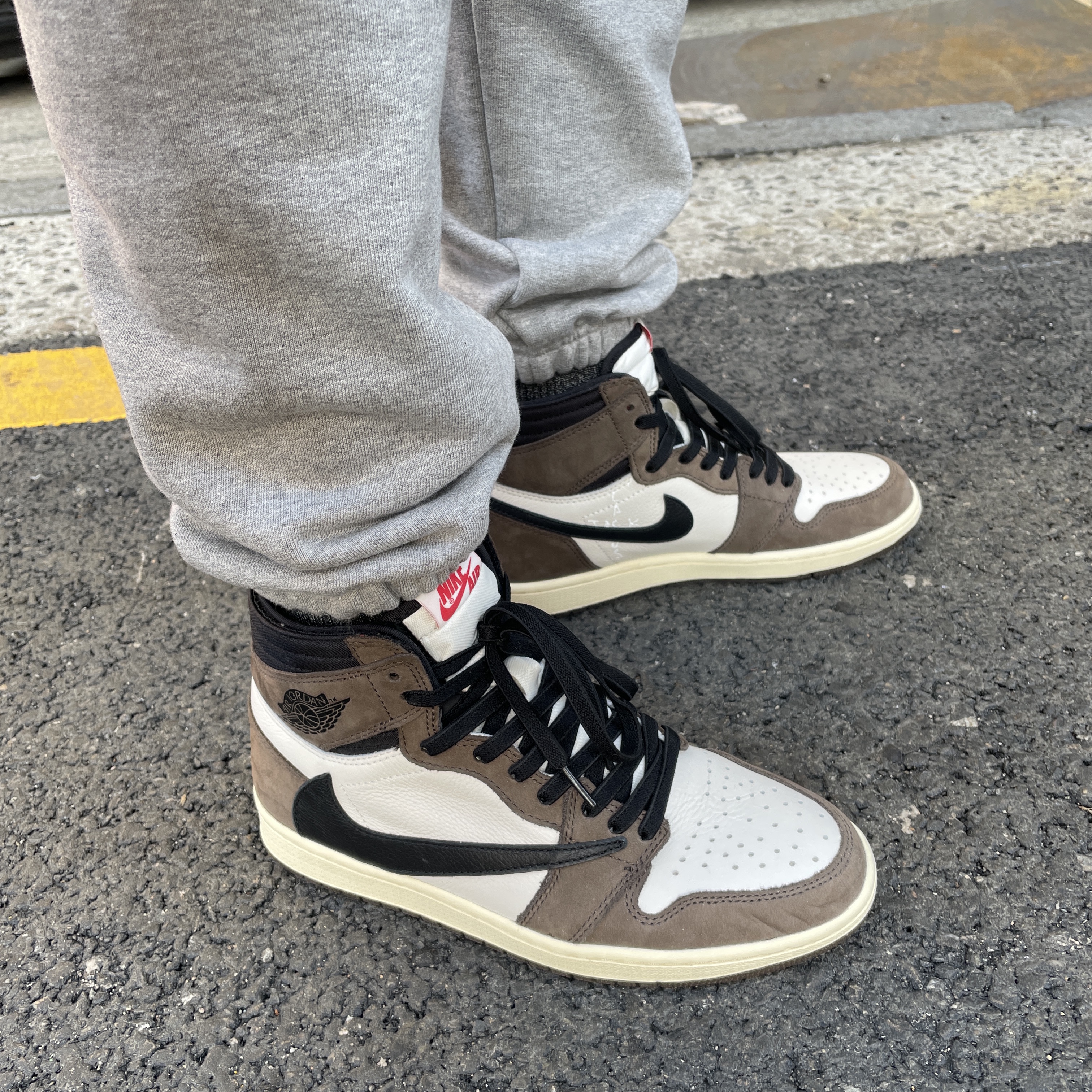 Jordan 1 x Travis Scott Retro High OG SP Mocha 착용 스타일