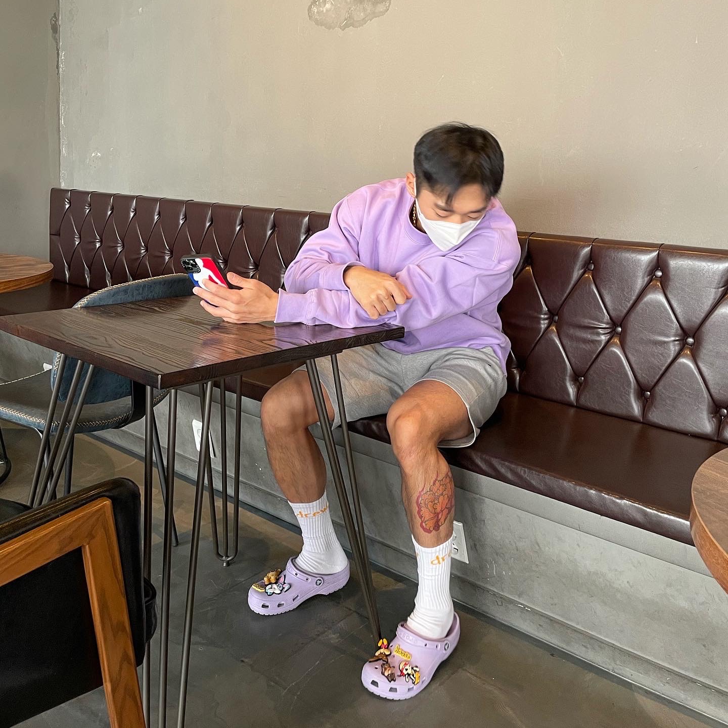 Crocs x Justin Bieber x Drew Classic Clog Lavender 착용 스타일 - 1