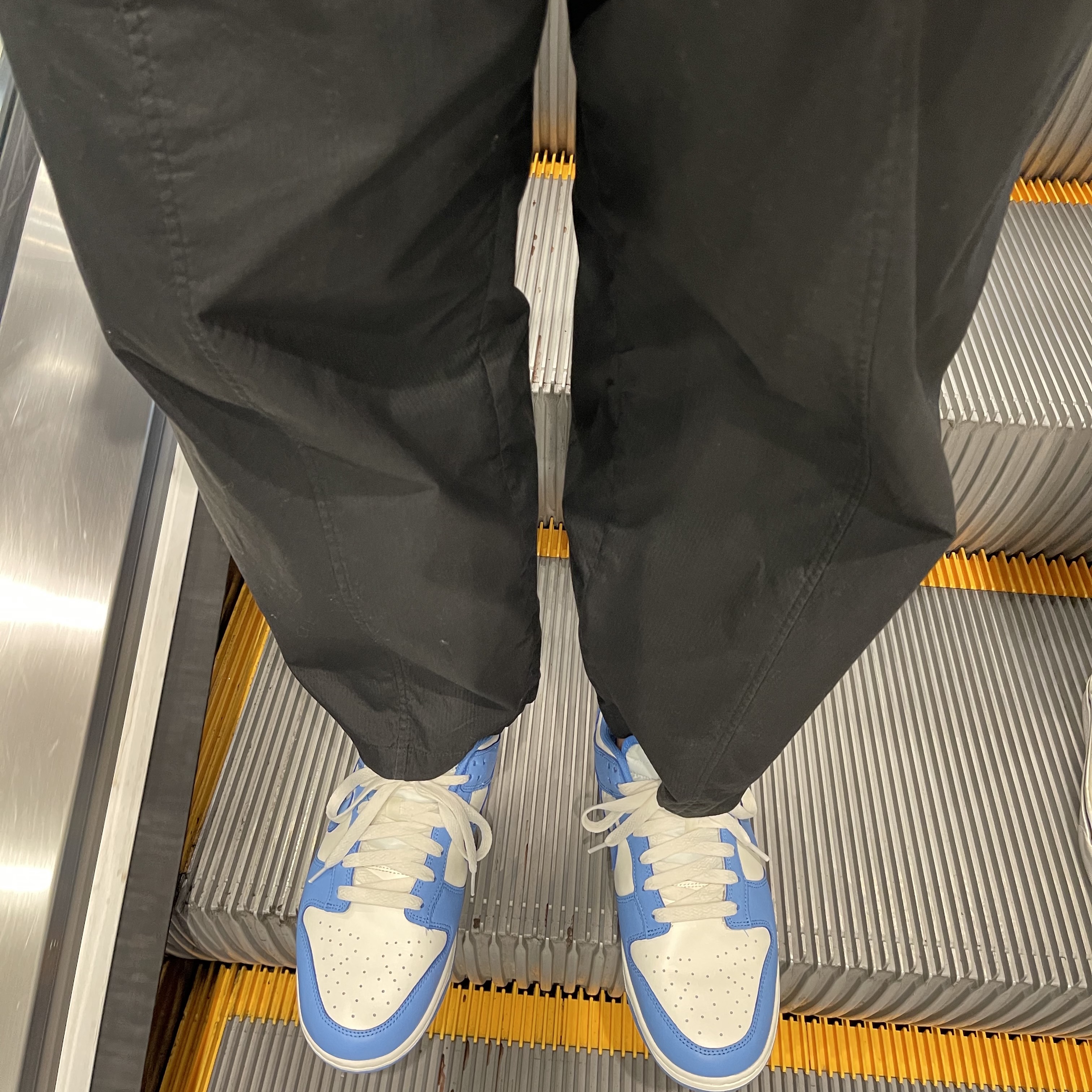 (W) Nike Dunk Low Coast, Nike NRG Solo Swoosh Fleece Hoodie Khaki - Asia 착용 스타일 - 3