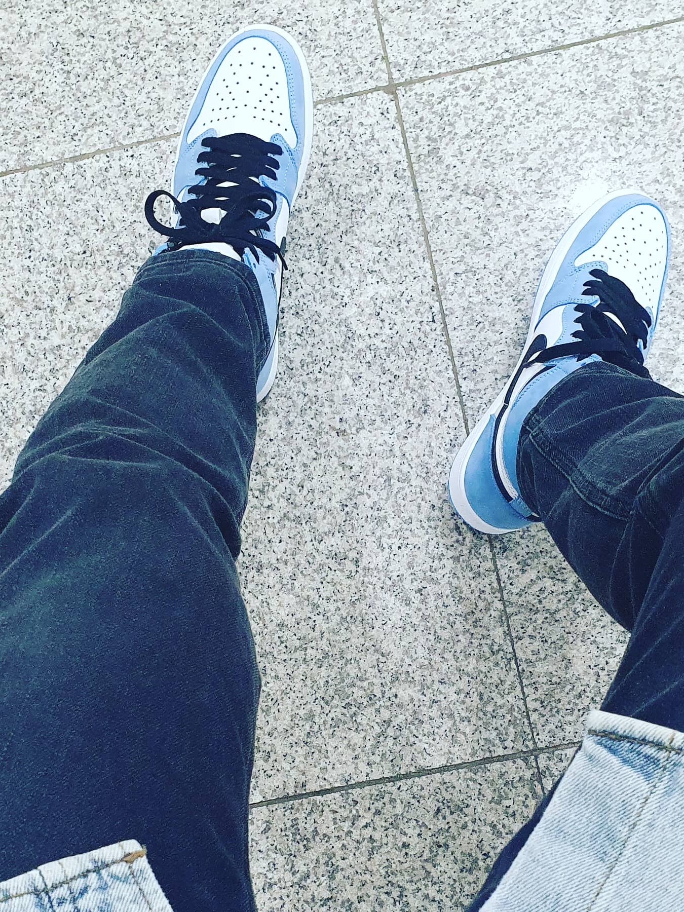 Jordan 1 Retro High OG University Blue 착용 스타일