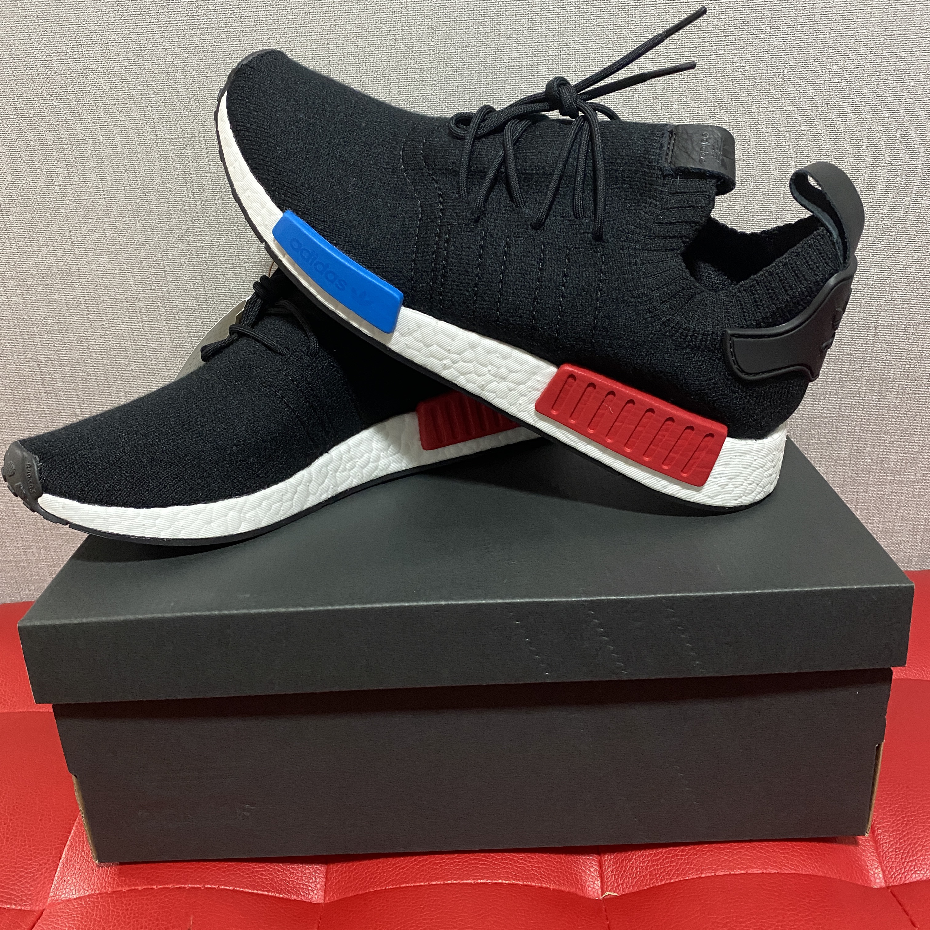 Adidas NMD R1 Primeknit Core Black 착용 스타일 - 2