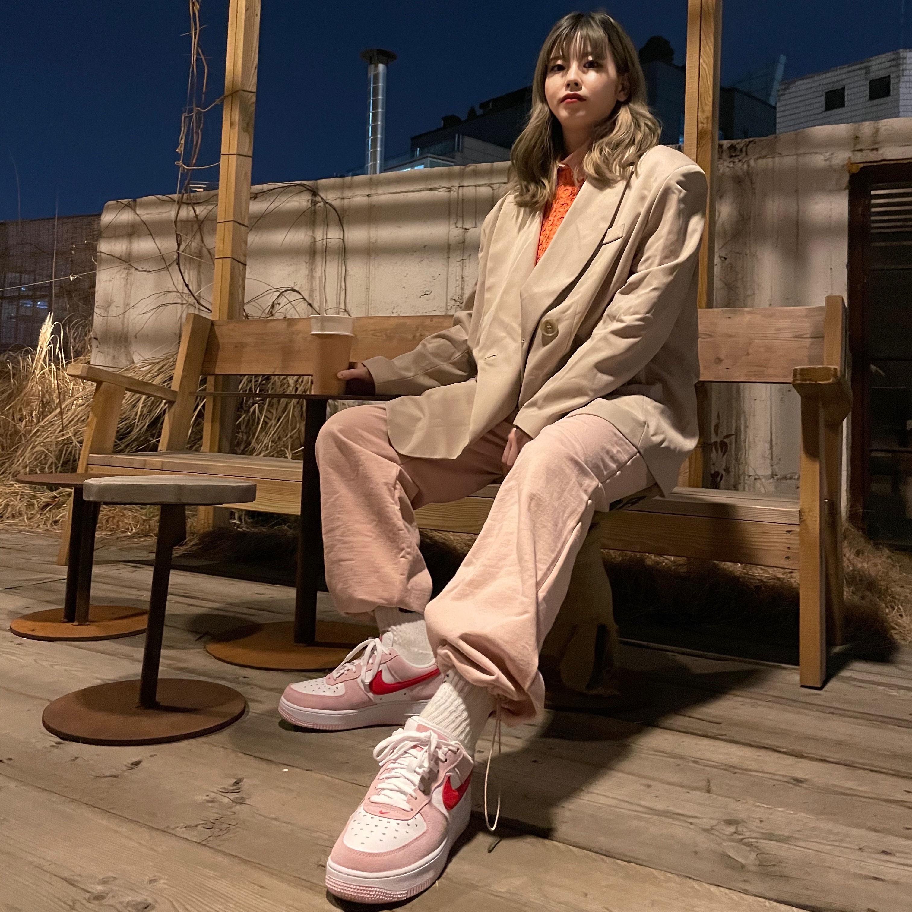 Nike Air Force 1 '07 QS Valentine's Day 착용 스타일 - 2