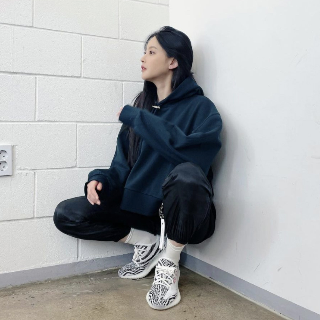 Adidas Yeezy Boost 350 V2 Zebra 2017/2019/2020 착용 스타일 - 2