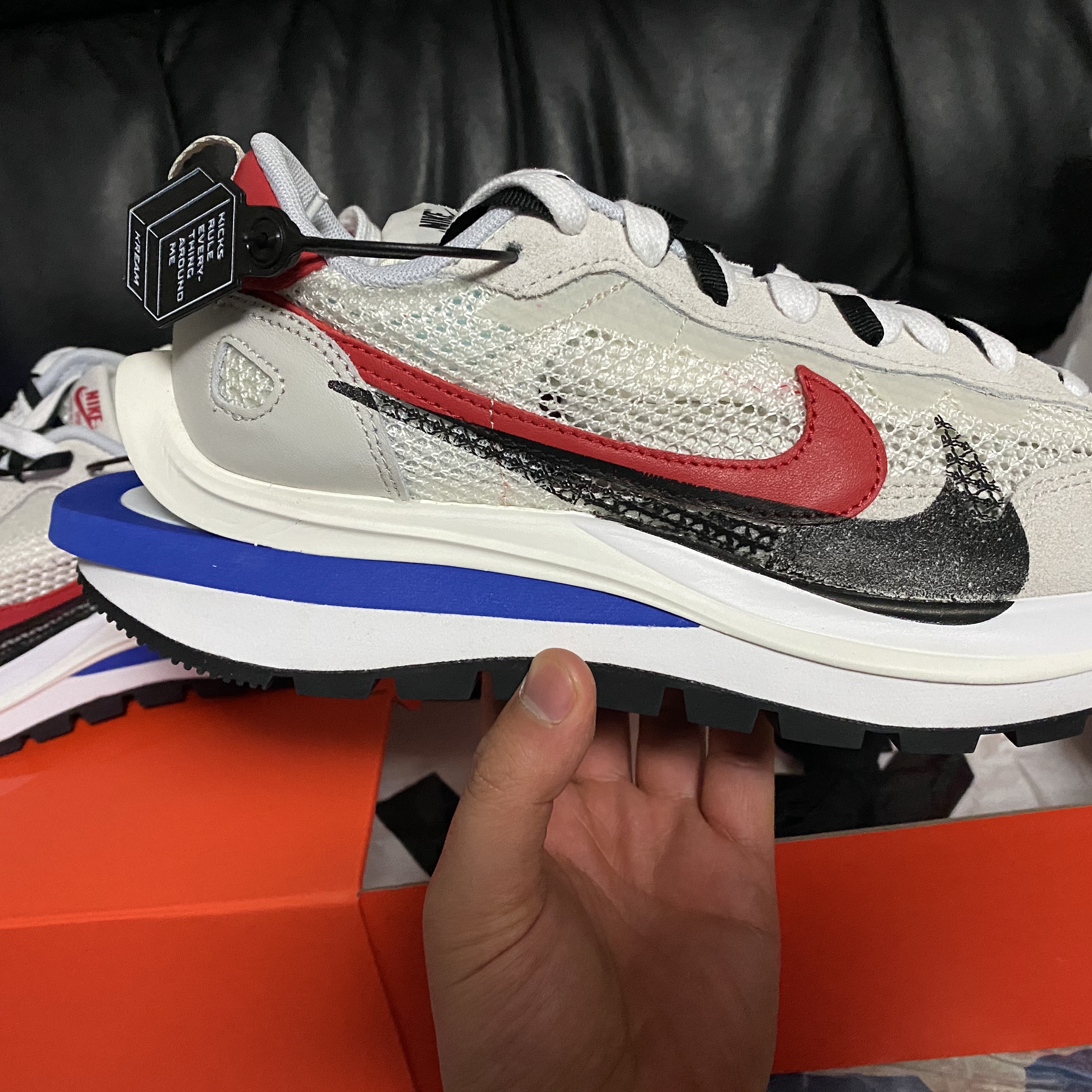 Nike x Sacai VaporWaffle Royal Fuchsia 착용 스타일 - 3