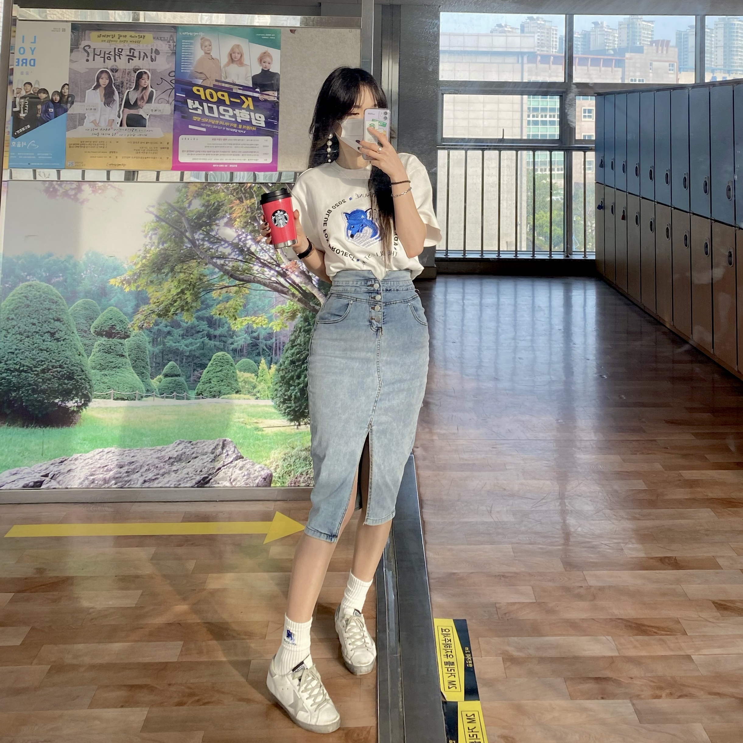 (W) Golden Goose Superstar White Silver Heel Tab Sneakers, Maison Kitsune x Ader Error Triple Fox Head Logo T-Shirt Off White 착용 스타일 - 1