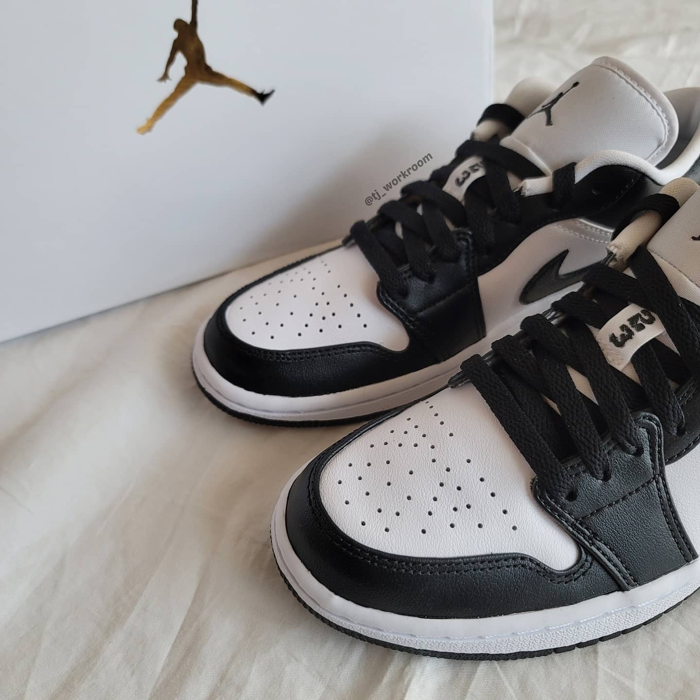 (W) Jordan 1 Low Triple White 2020 착용 스타일 - 3