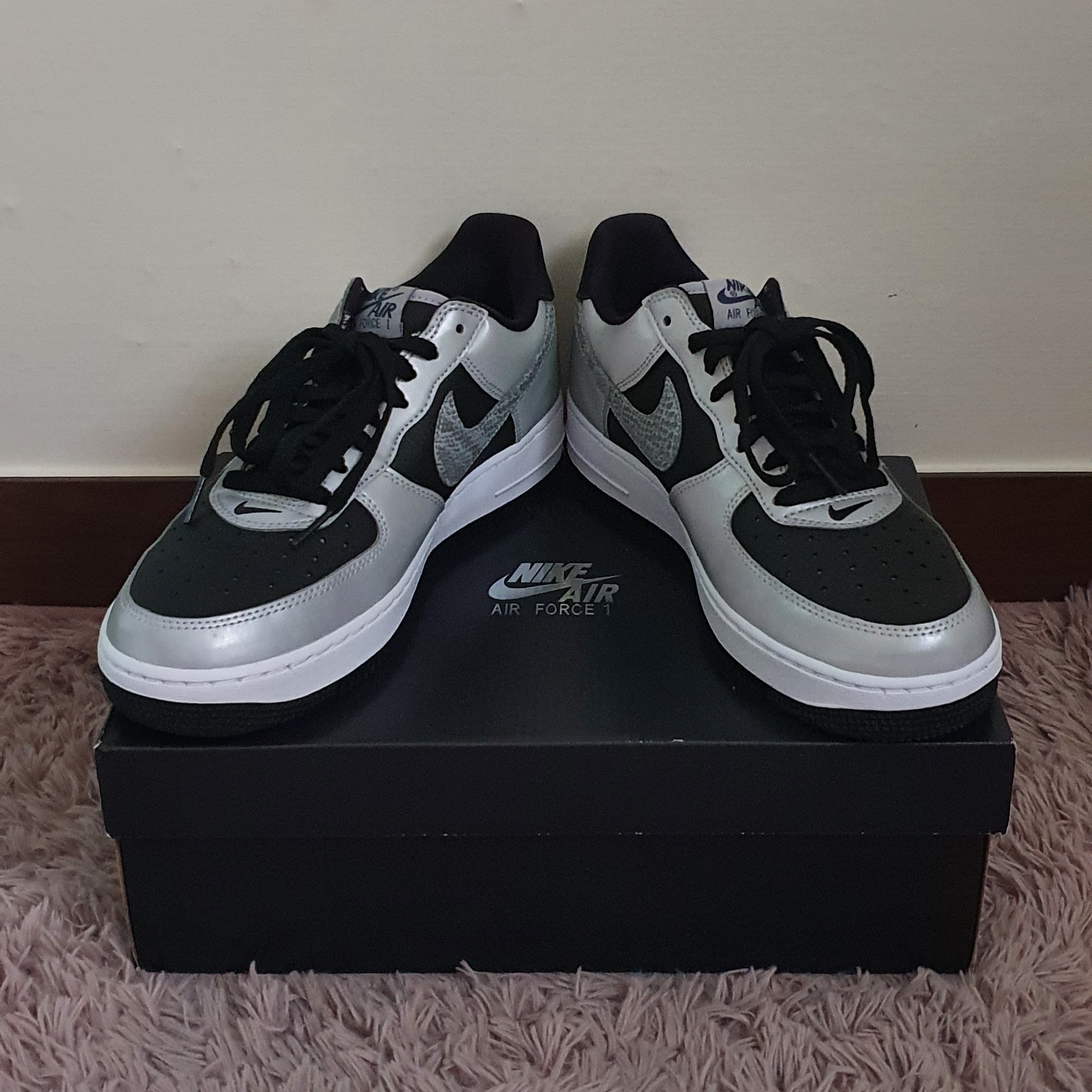 Nike Air Force 1 B Silver Snake 착용 스타일 - 1