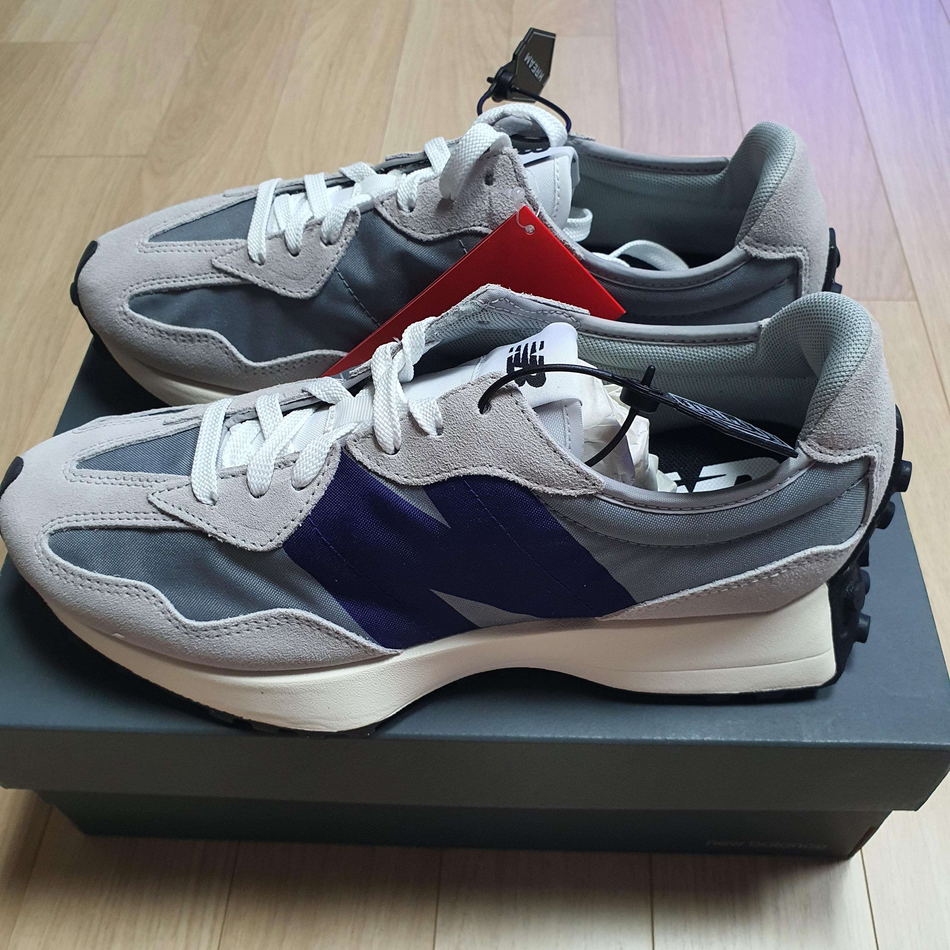 New Balance 327 Grey Purple 착용 스타일 - 2