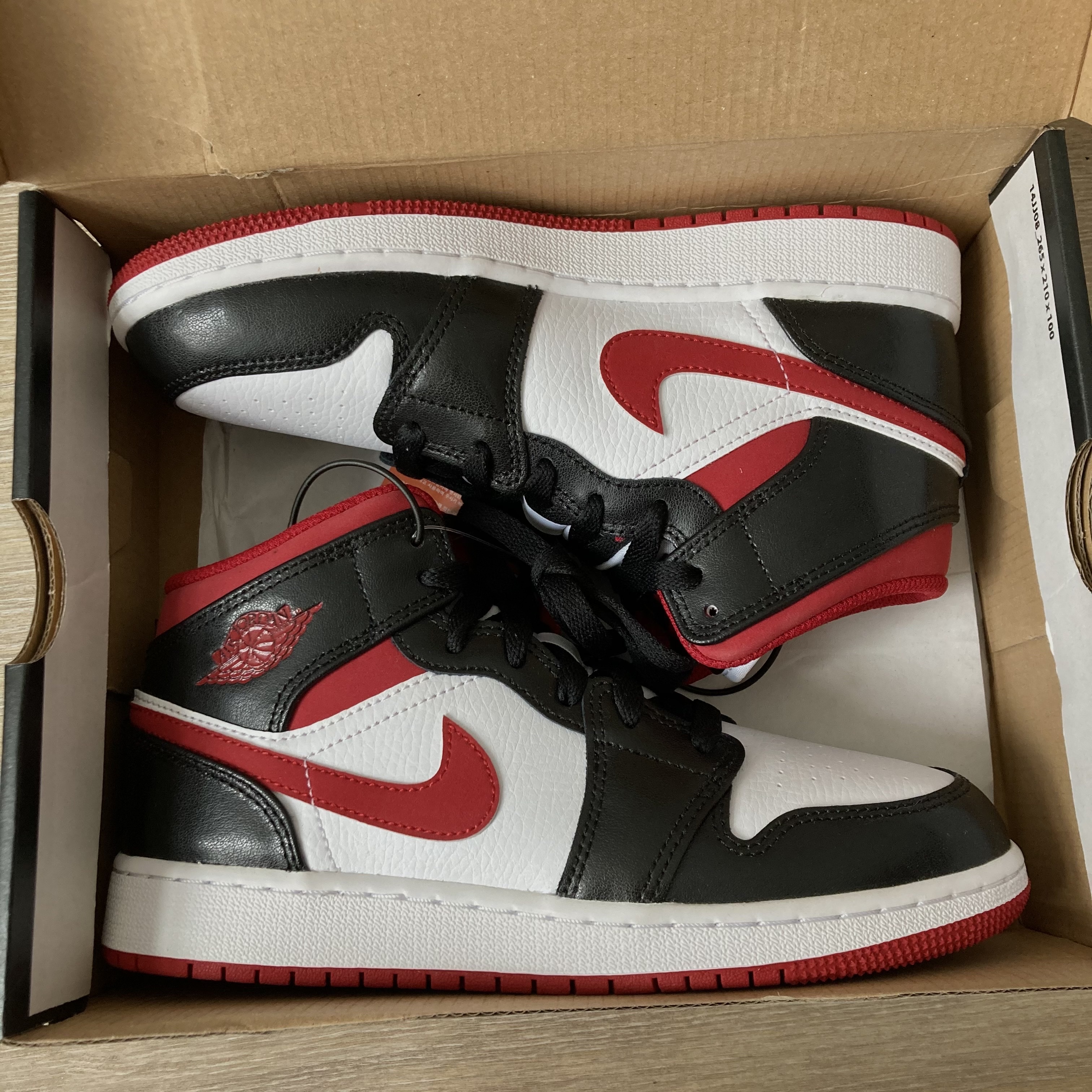 (GS) Jordan 1 Mid Gym Red Black White 착용 스타일 - 3