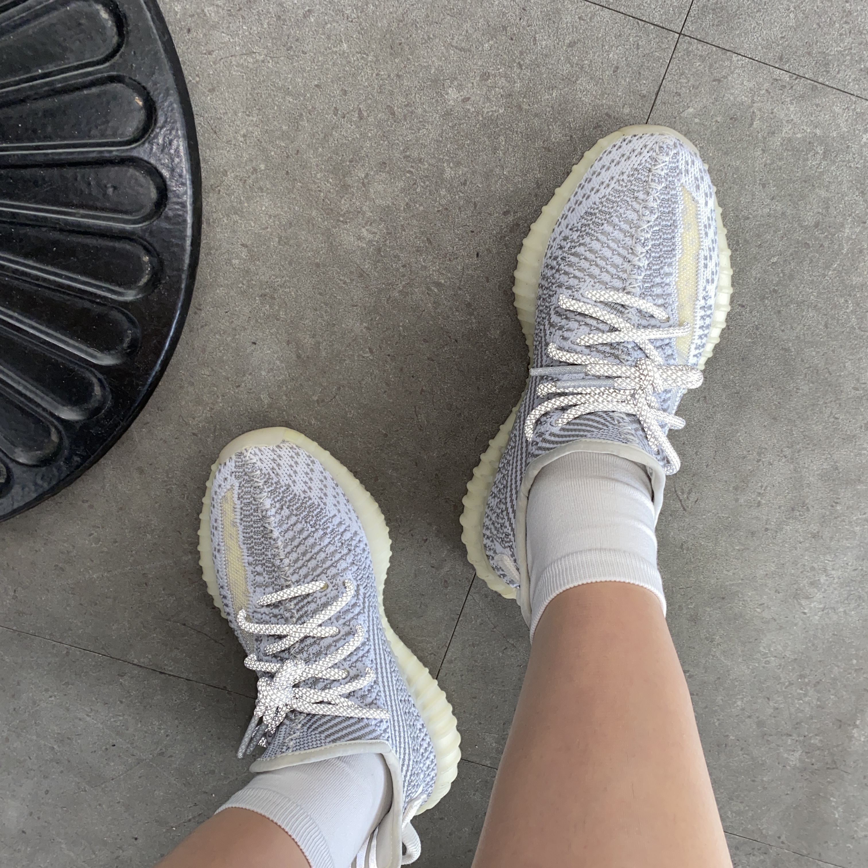 Adidas Yeezy Boost 350 V2 Static - Non-Reflective 2018 착용 스타일