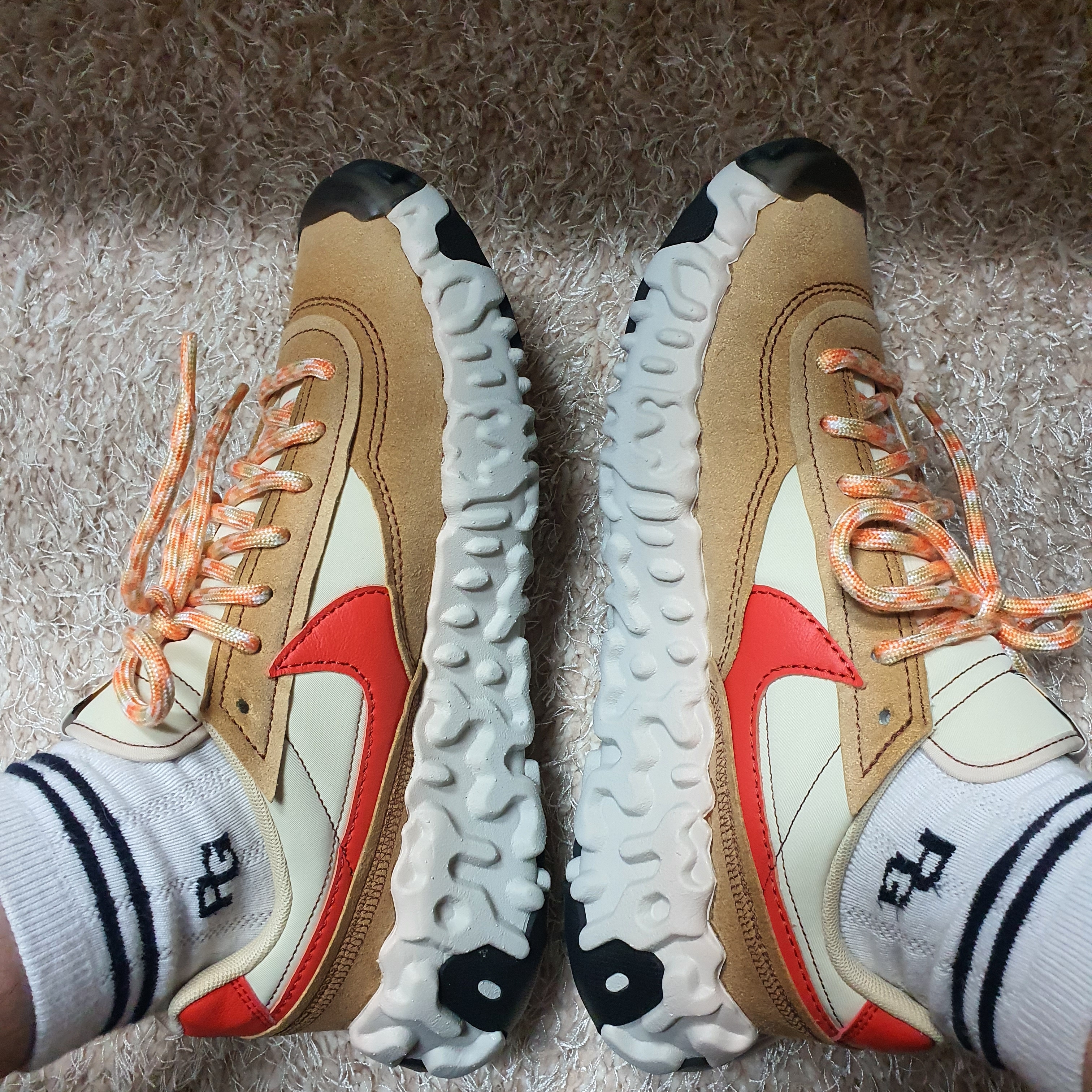 Nike Overbreak SP Fossil 착용 스타일 - 2