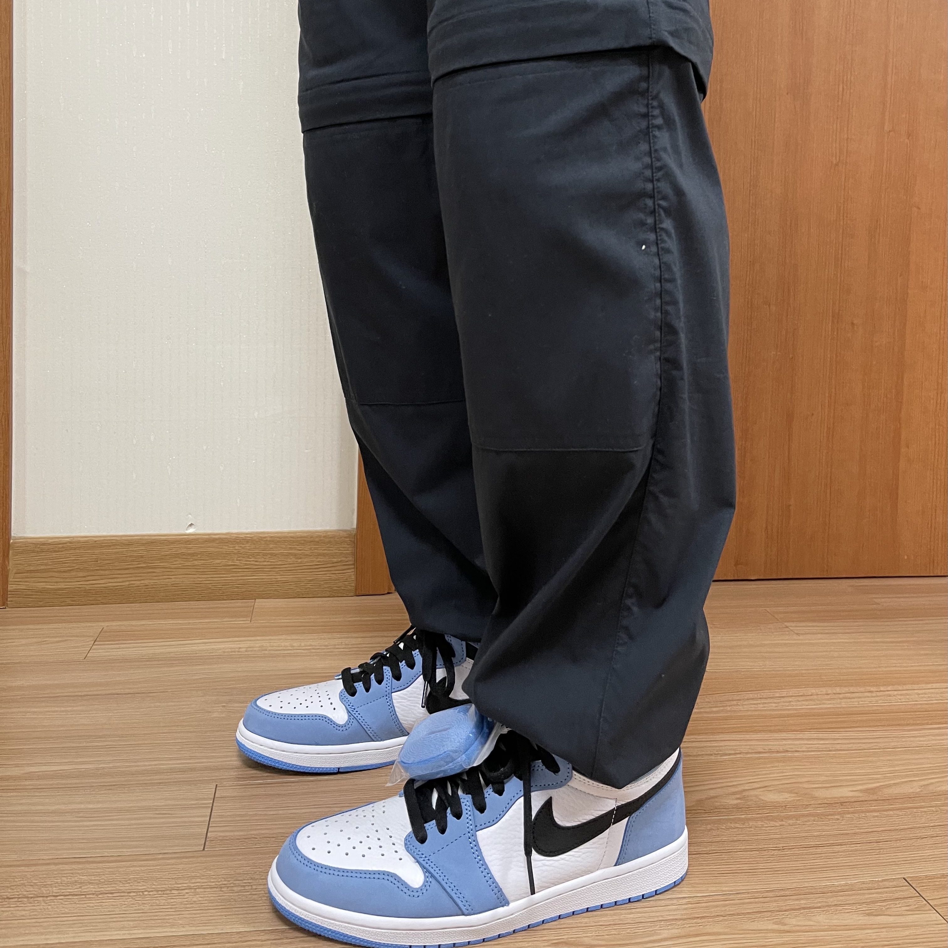 Jordan 1 Retro High OG University Blue 착용 스타일 - 2