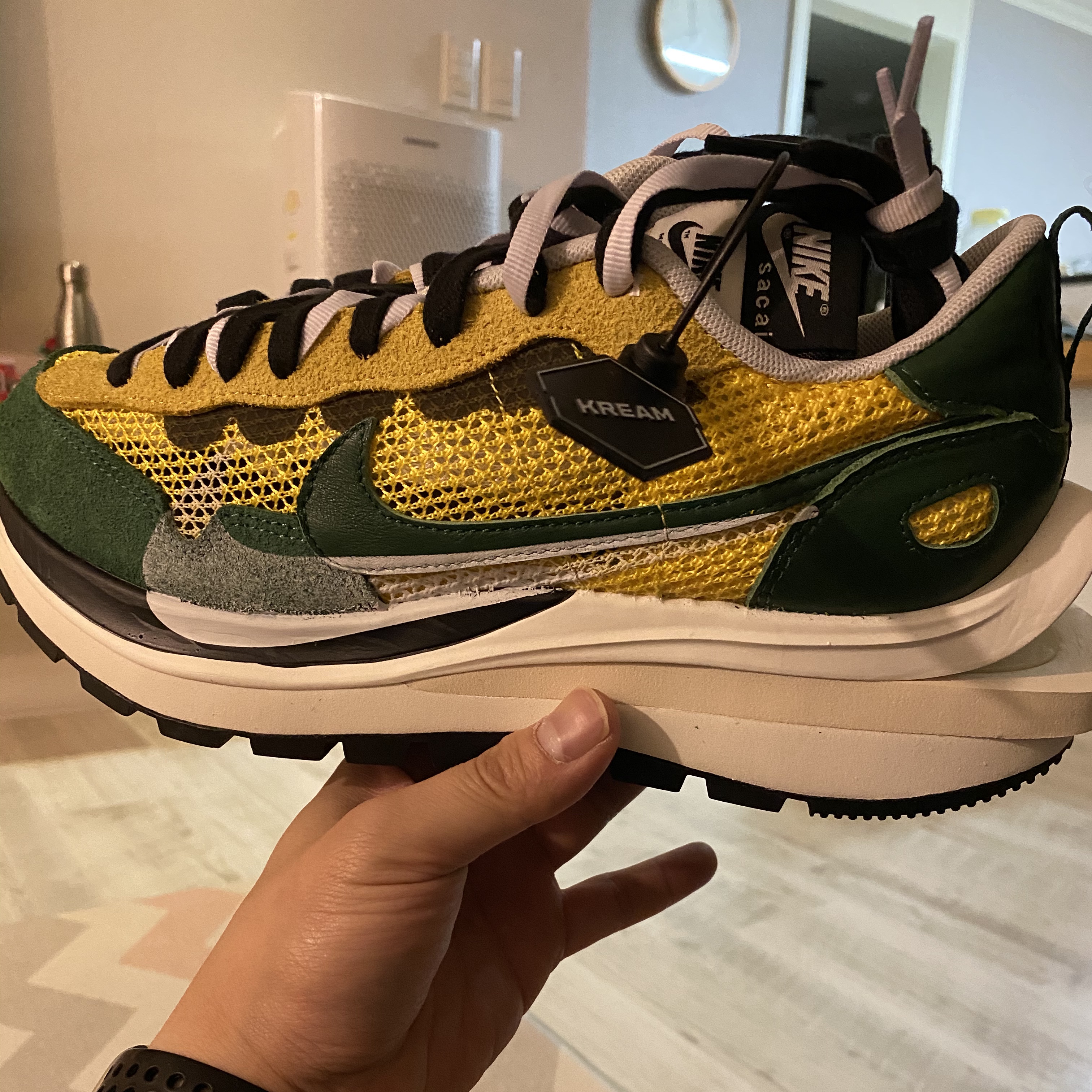 Nike x Sacai VaporWaffle Tour Yellow & Gorge Green Sail 착용 스타일 - 1