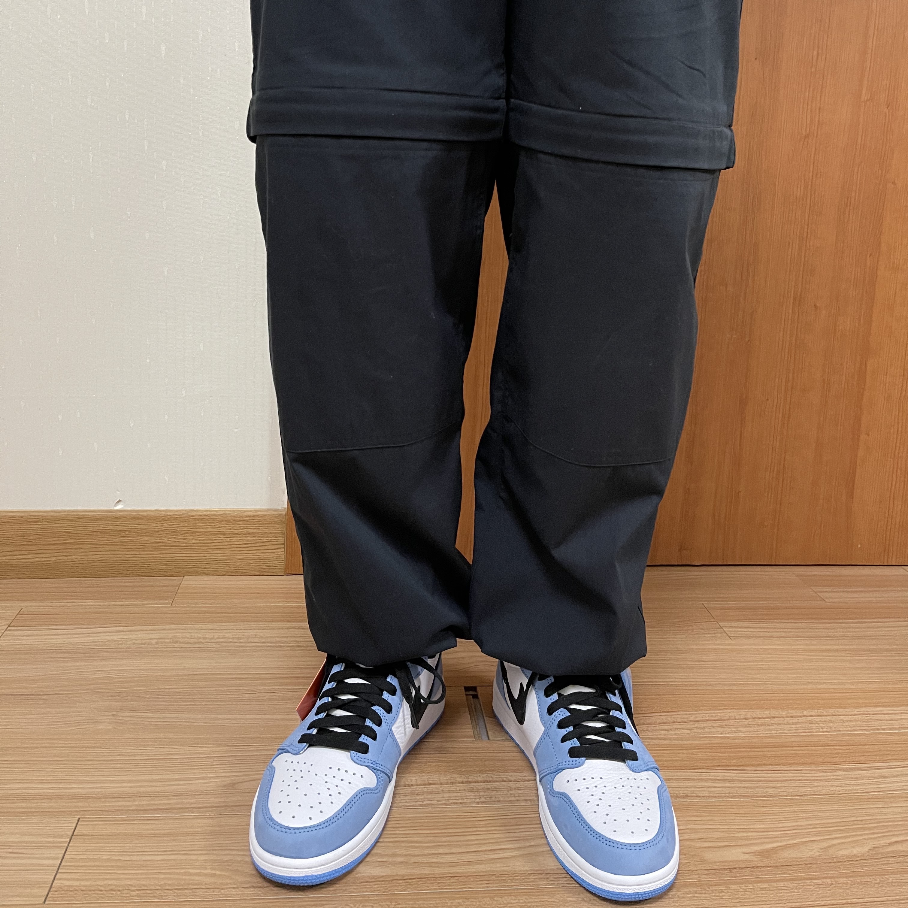 Jordan 1 Retro High OG University Blue 착용 스타일 - 3