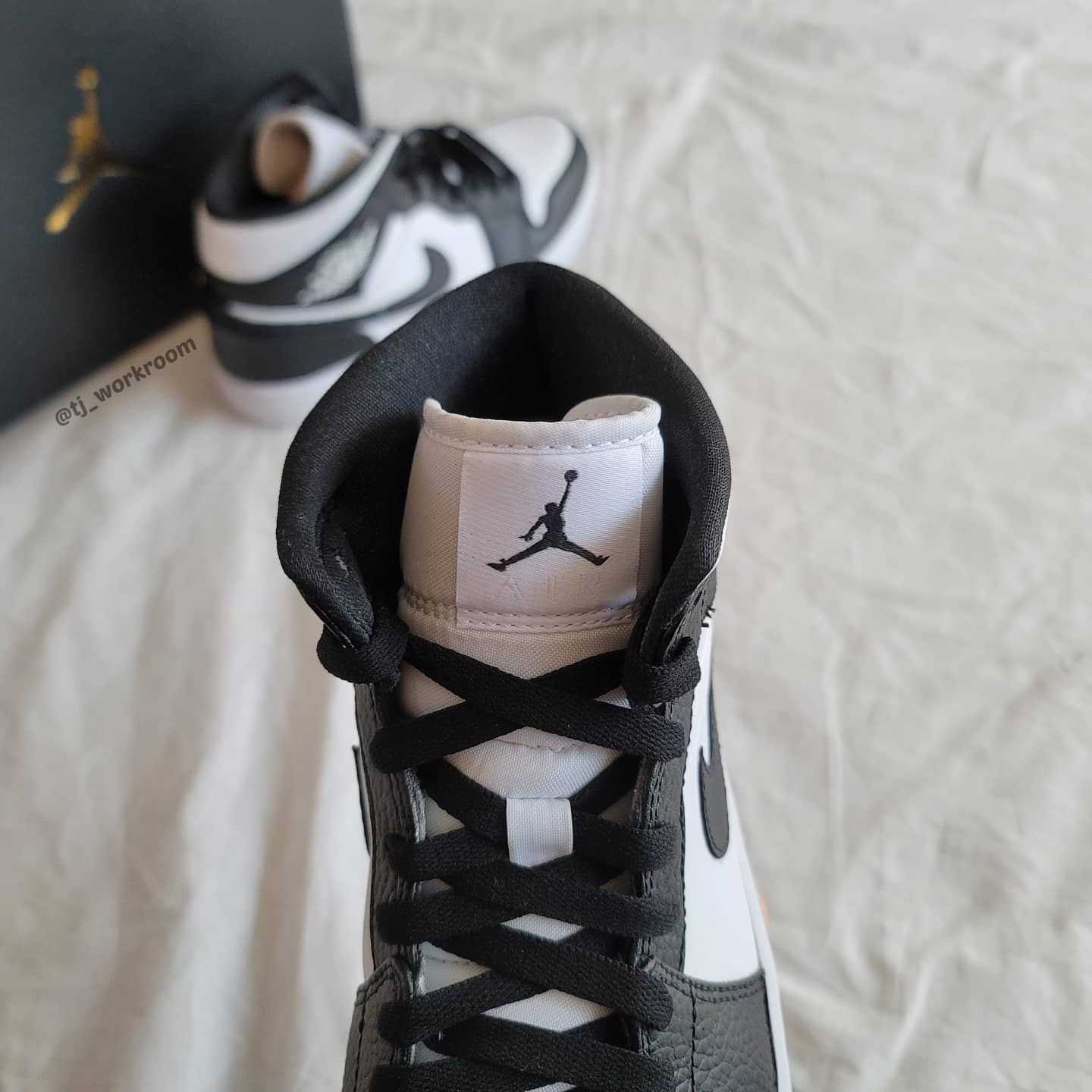 Jordan 1 Mid Triple White 착용 스타일 - 2