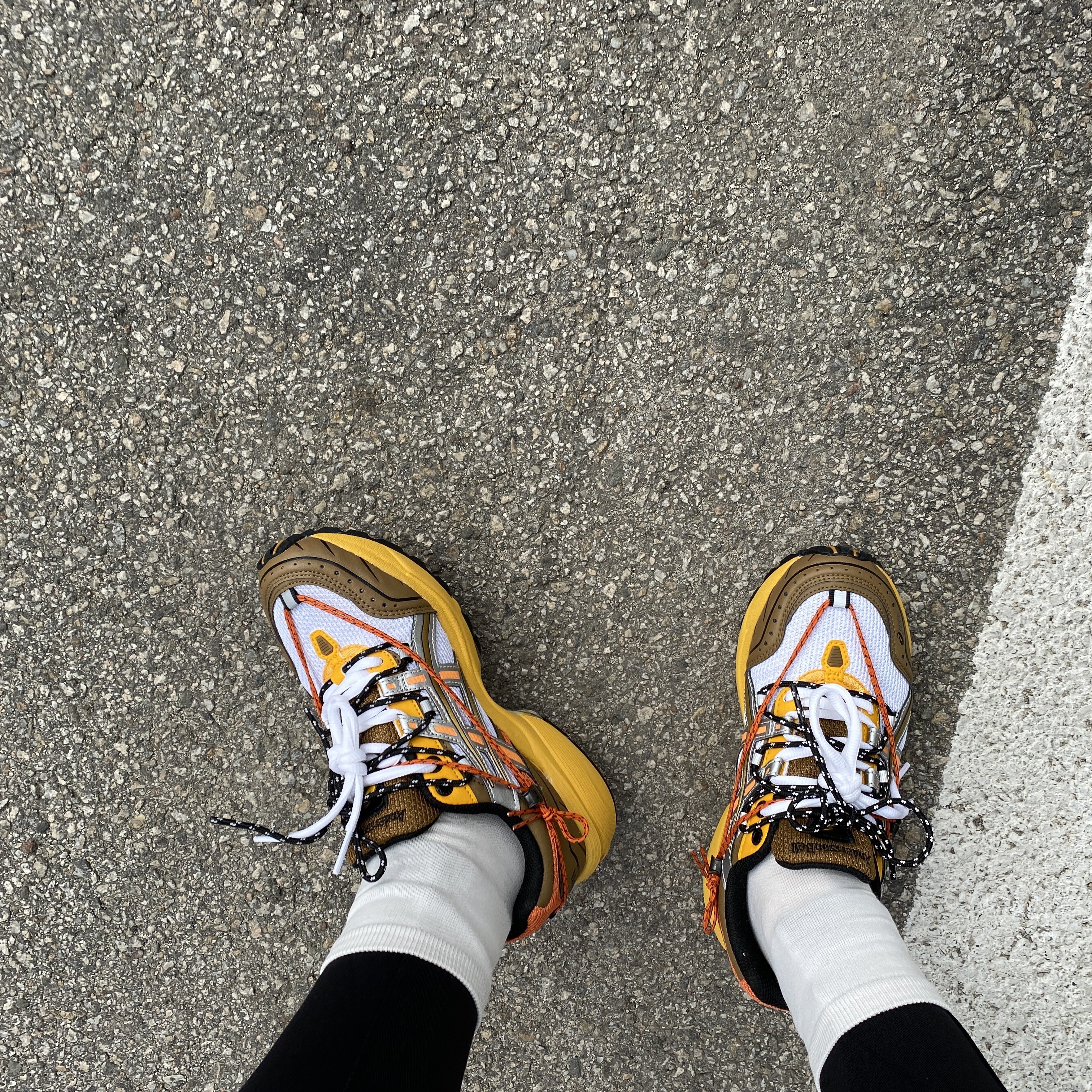 Asics x Andersson Bell Gel-1090 White Orange 착용 스타일