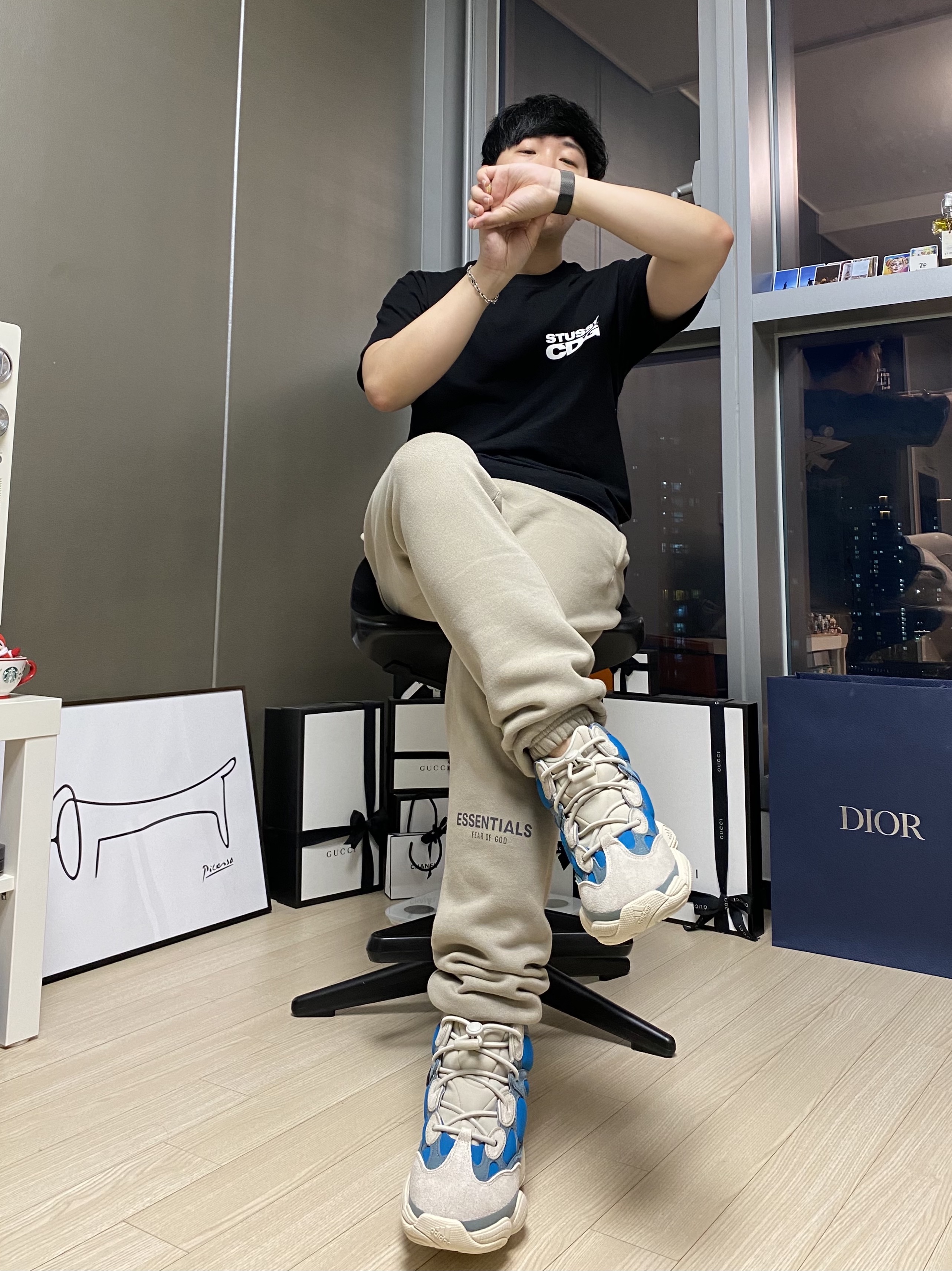 Adidas Yeezy 500 High Frosted Blue, Essentials Sweatpants Tan - 20FW 착용 스타일
