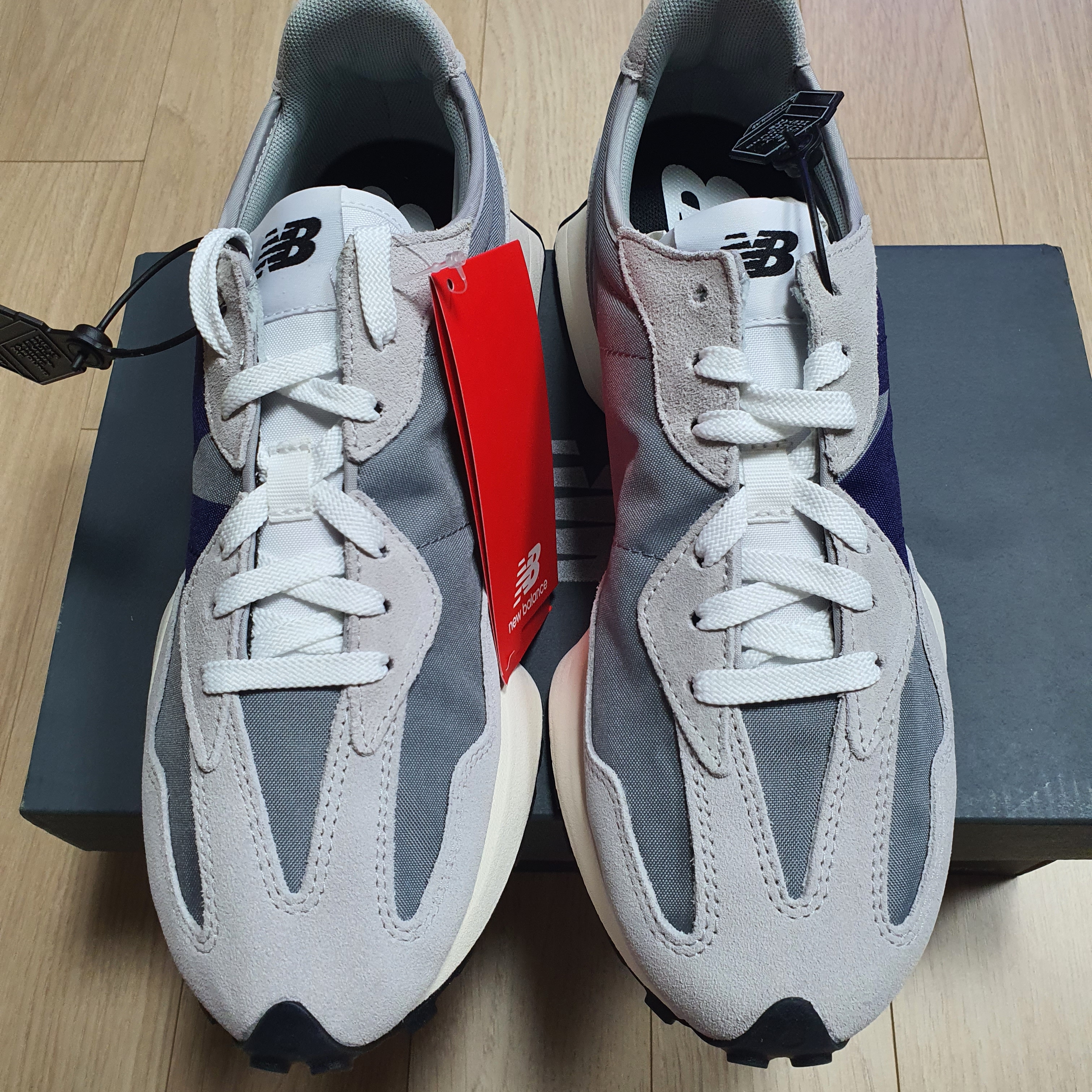 New Balance 327 Grey Purple 착용 스타일 - 1