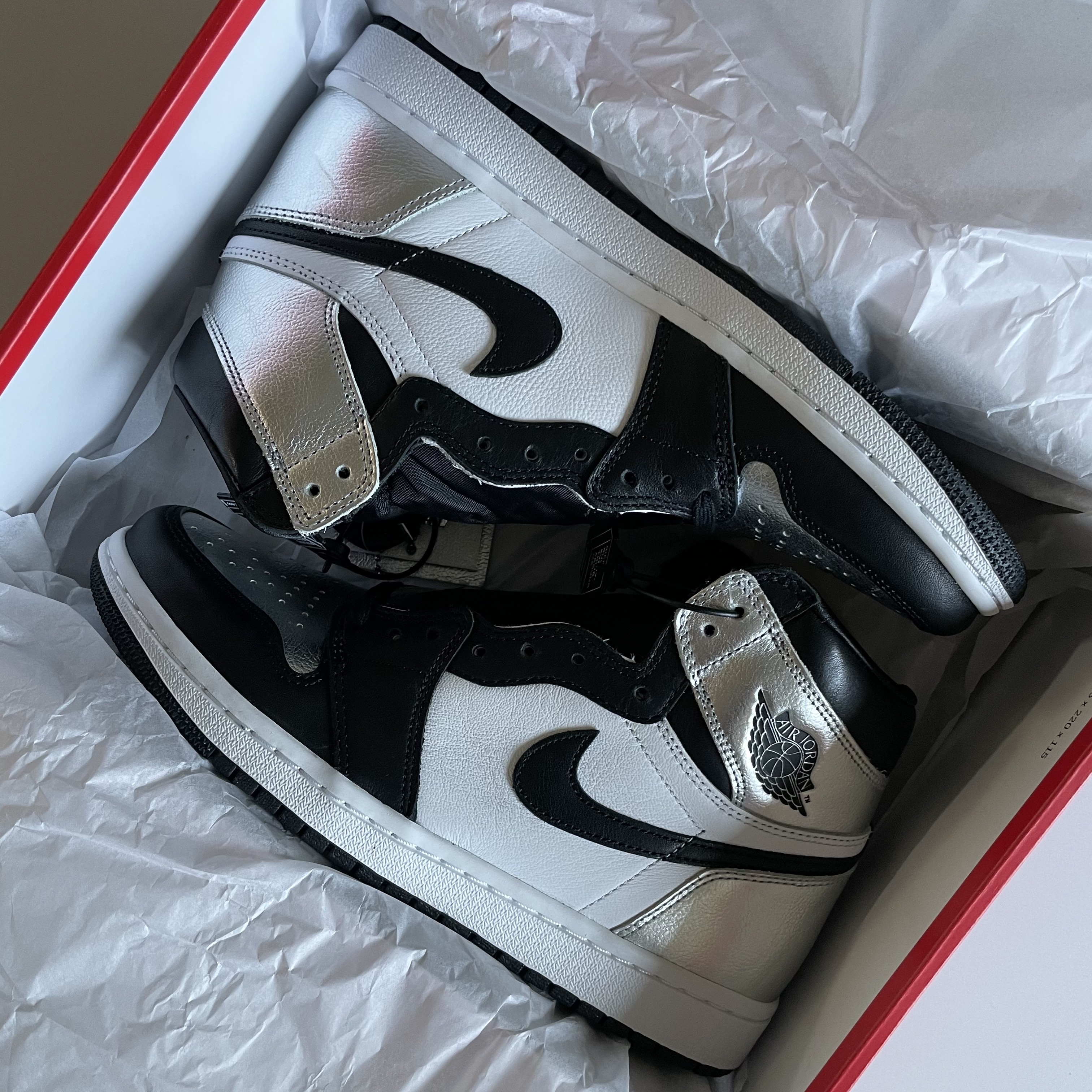 (W) Jordan 1 Retro High OG Silver Toe 착용 스타일